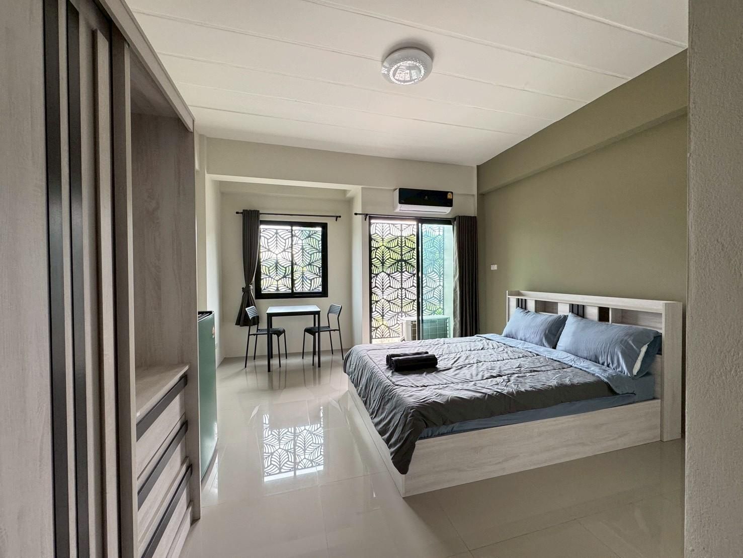 Studio Apartment - Non-Smoking
