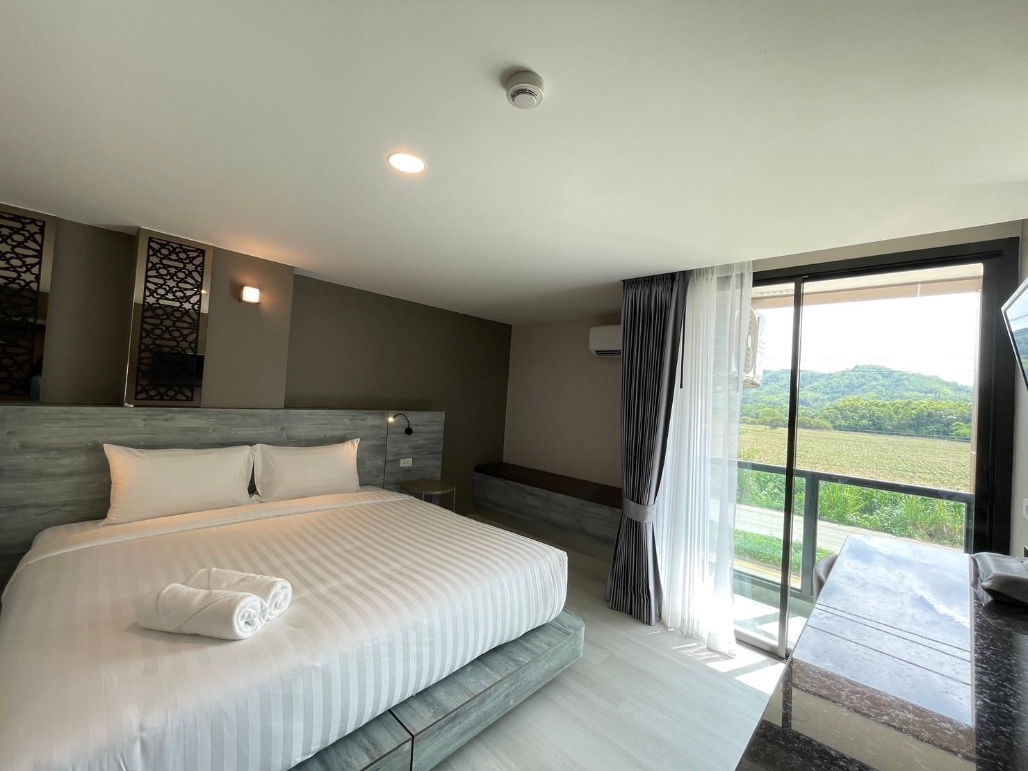 One Budget Hotel Chiangrai Chiangsaen Mountain View Double Room with Terrace 2