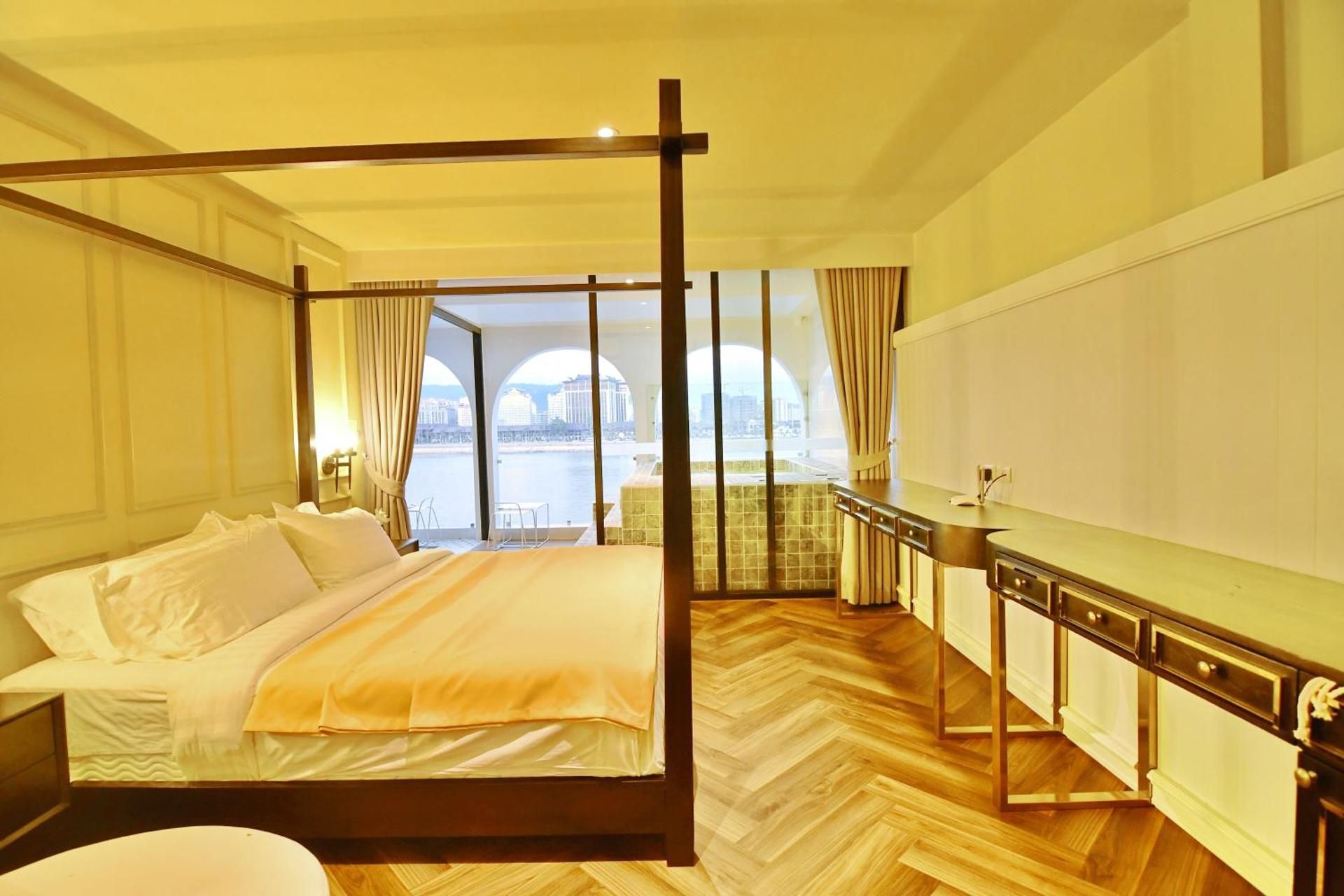 Queen Room with Pool View
