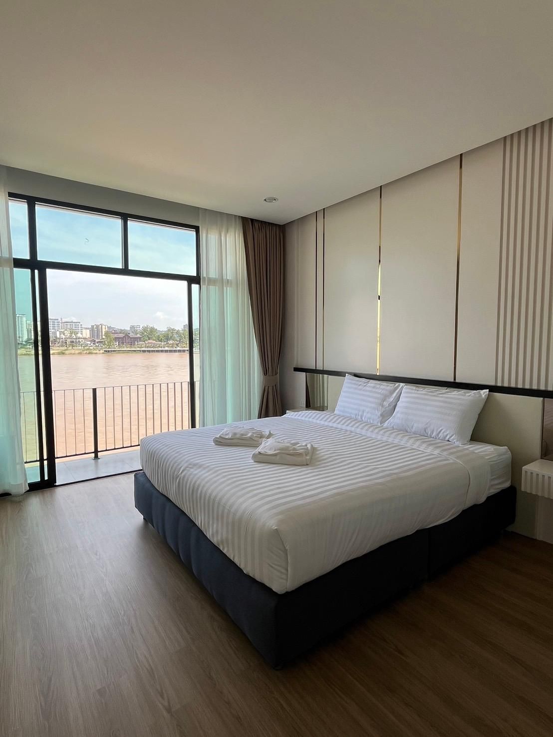 Superior River View King Room