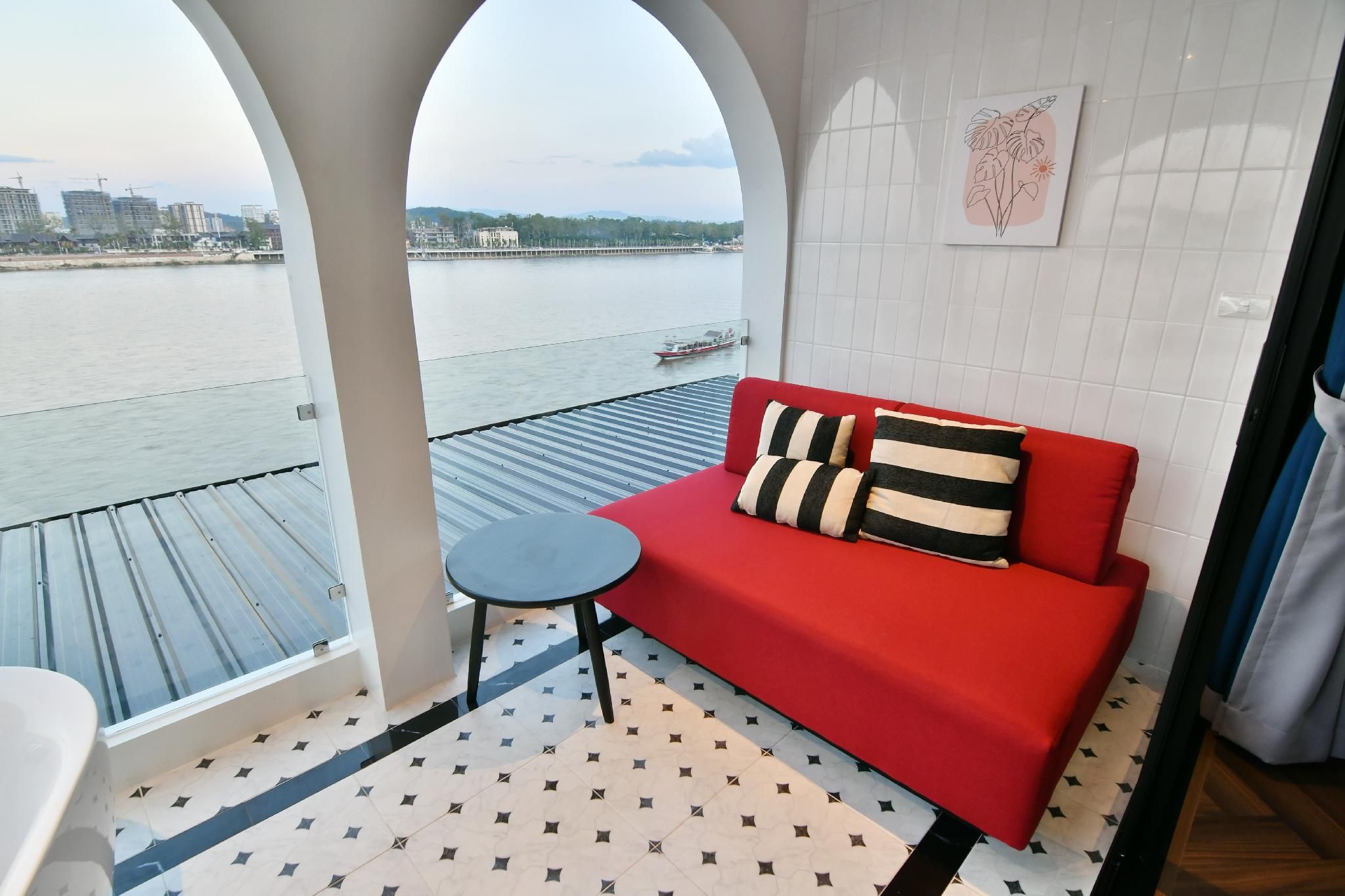 Le Quar Cafe Bistro Bed & Breakfast Ruby Room 2