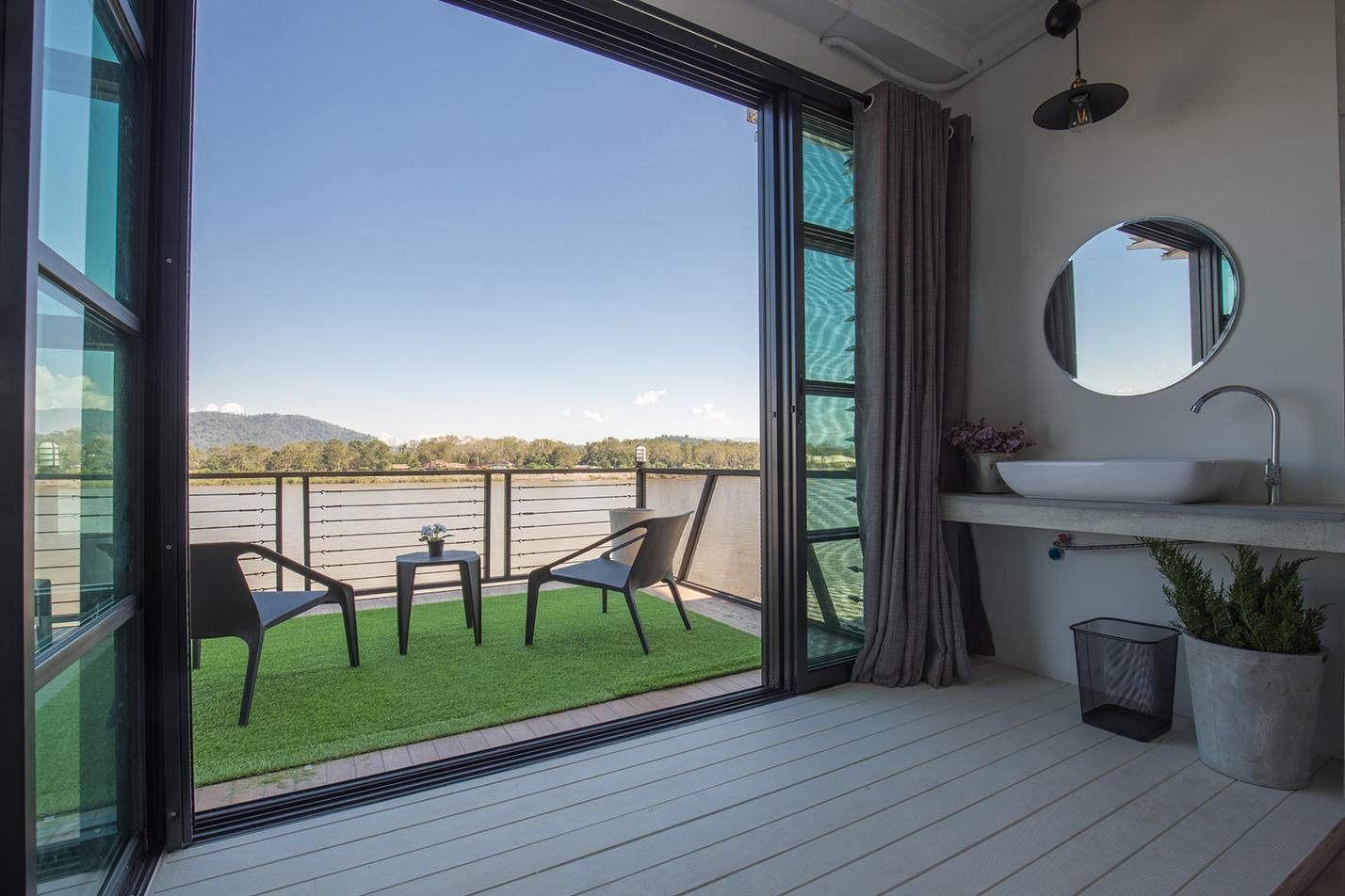 The Loft Chiangsaen River View Room 3