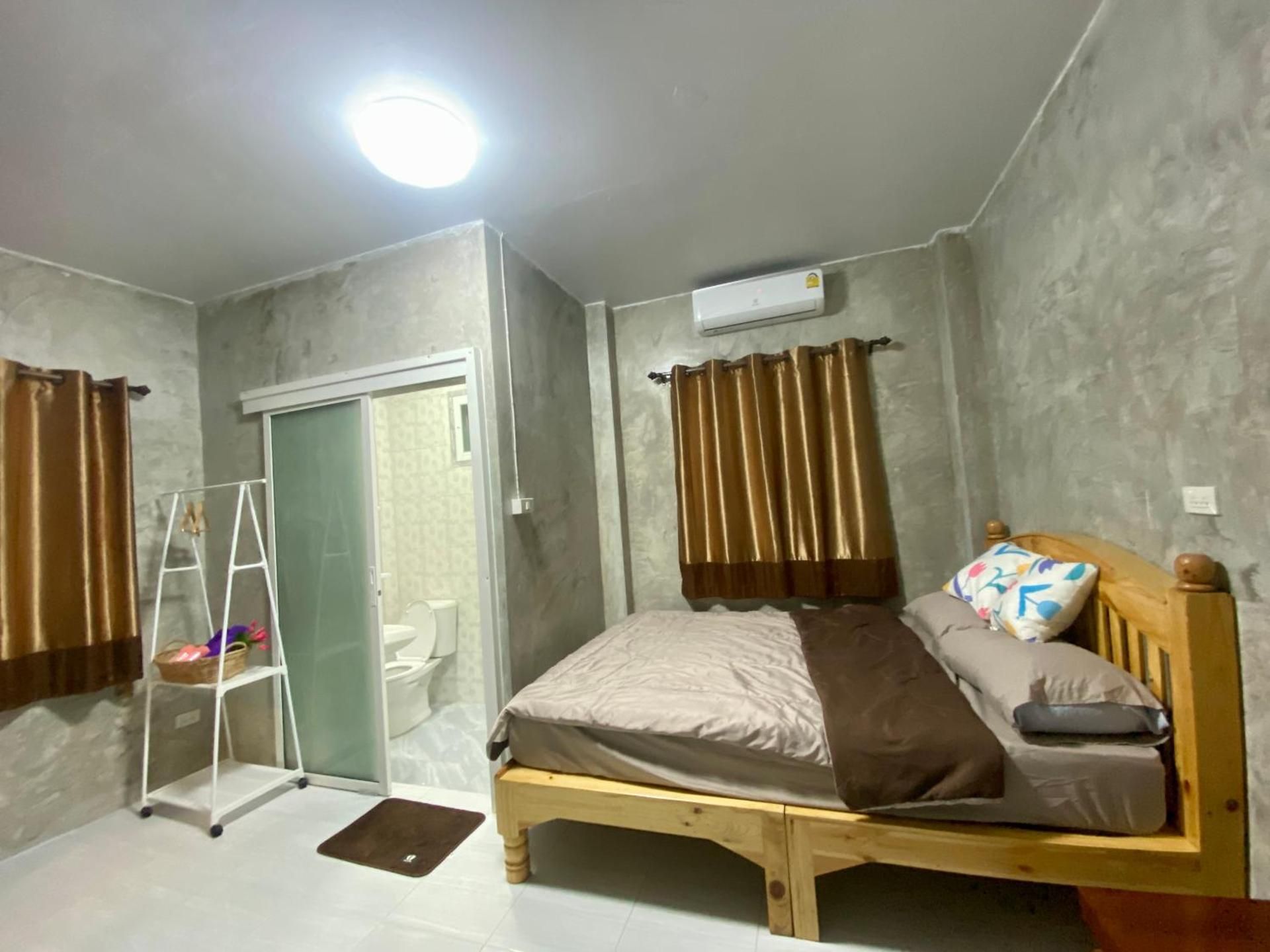 Queen Room with Garden View
