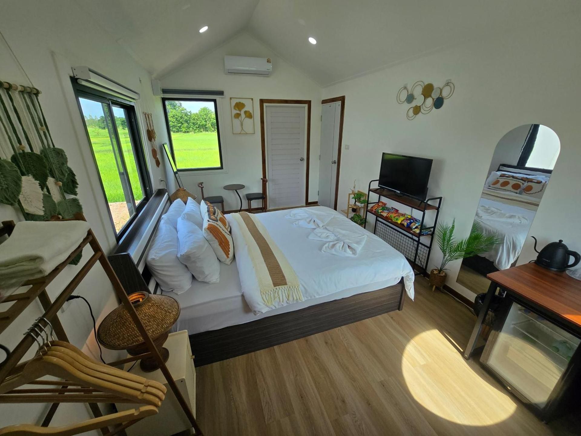 Deluxe Double Room (2 Adults + 1 Child)