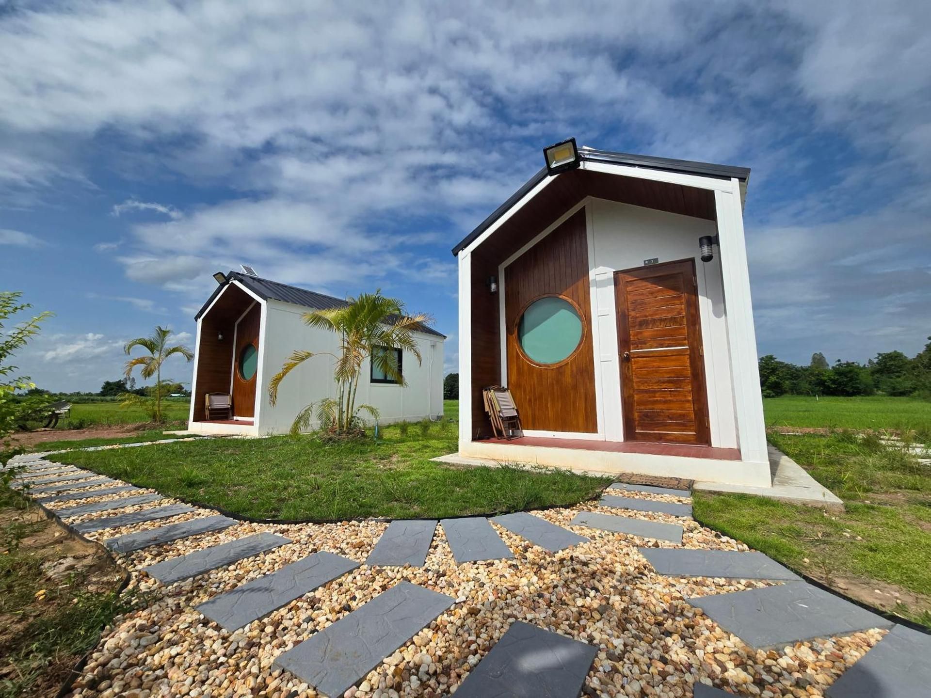 Deluxe Double Room (2 Adults + 1 Child)