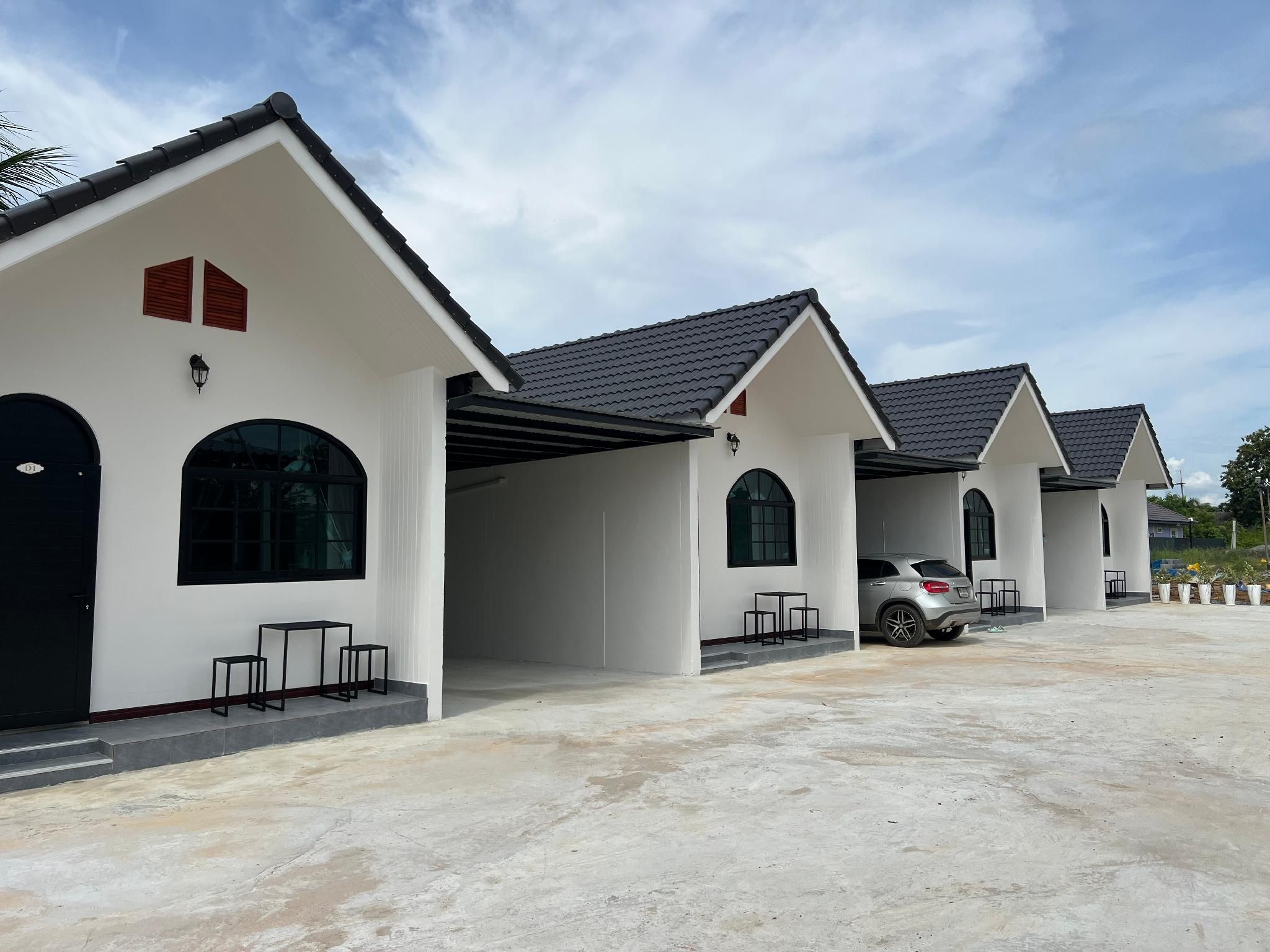 Room 2 Shower Overlooking The Bar