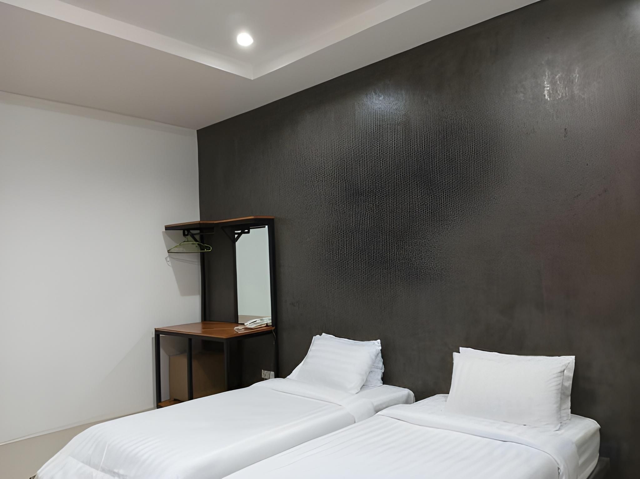 22 Twenty-Two Hotel Twin Room 2