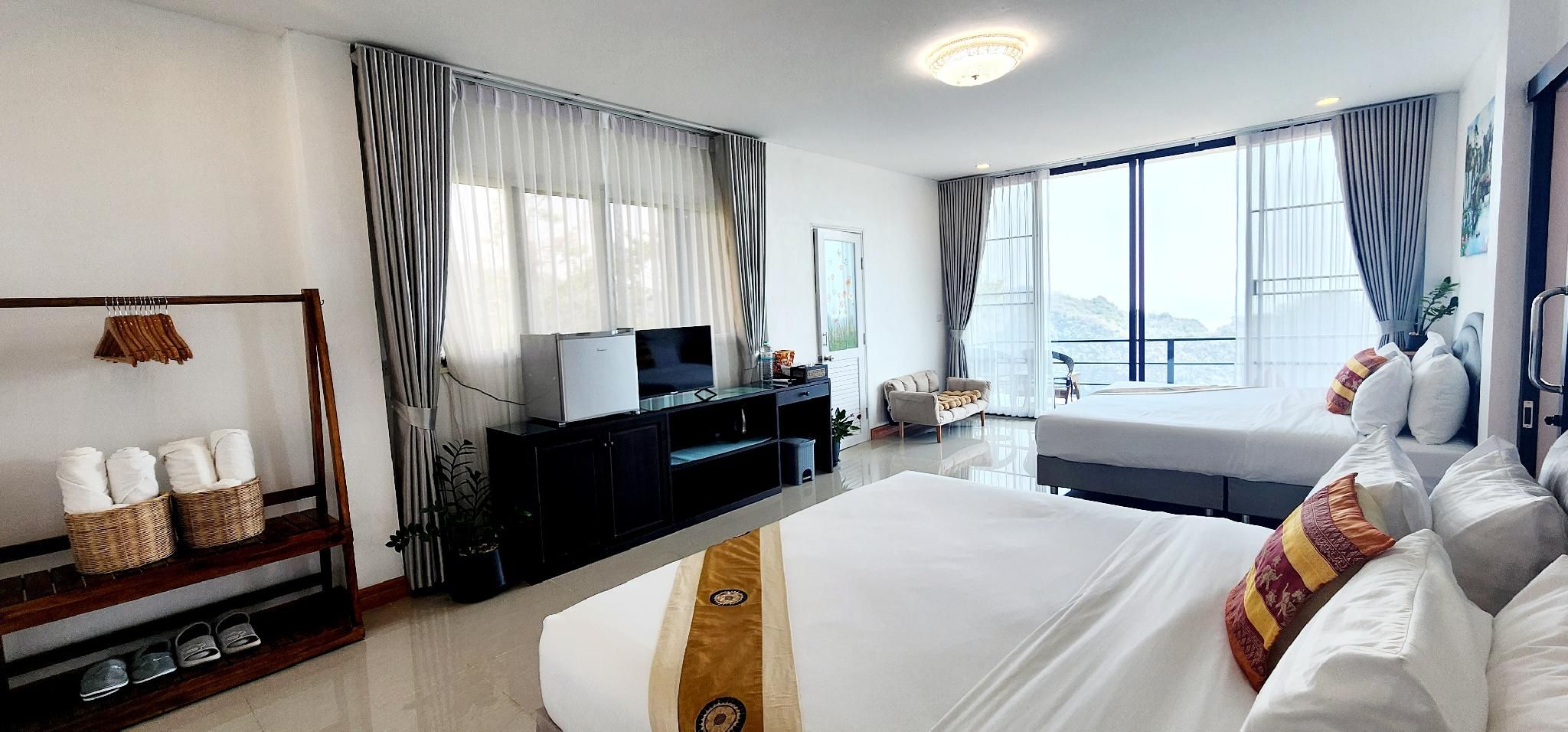 Oasis Phamee  Family 2