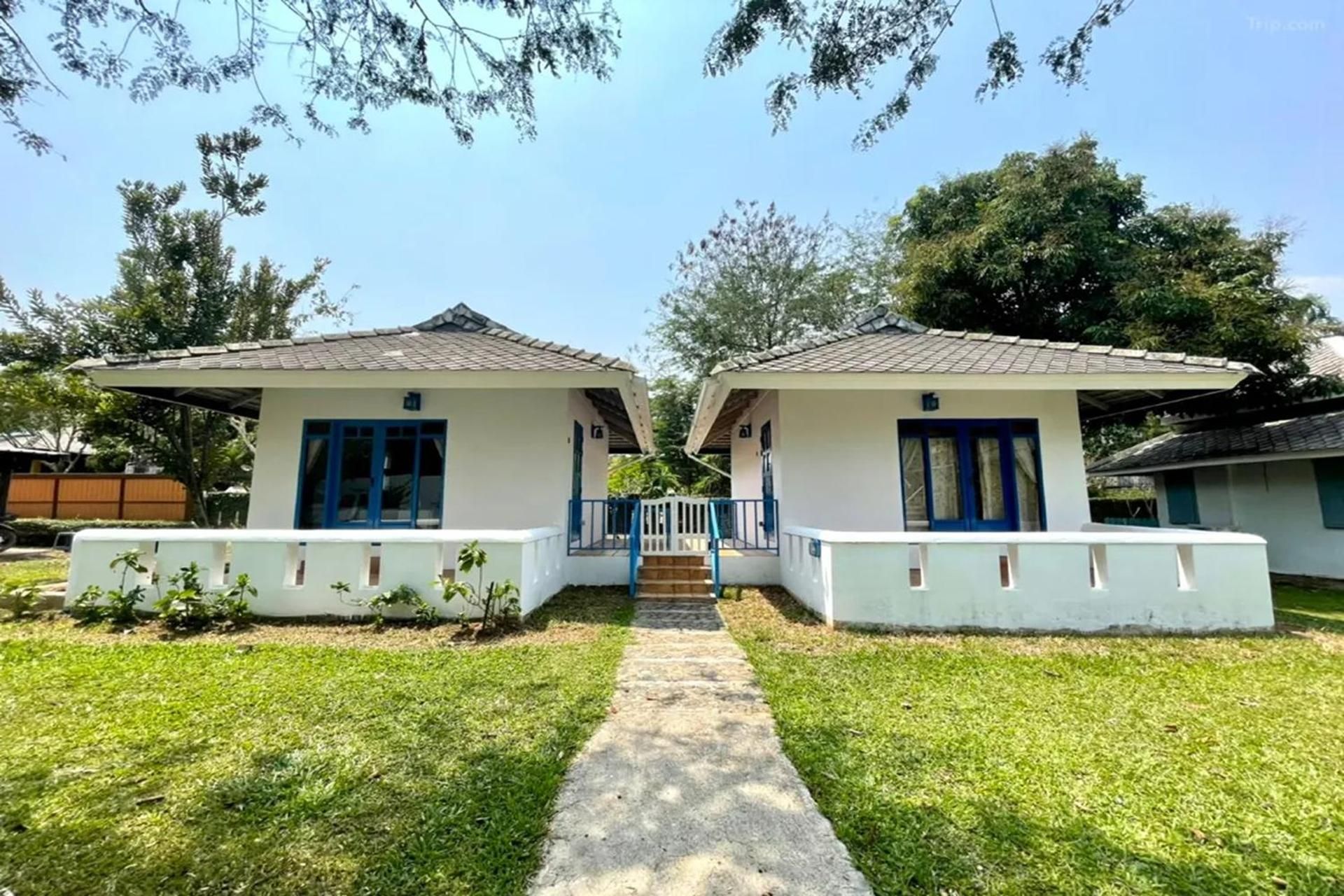 Villa with Garden View