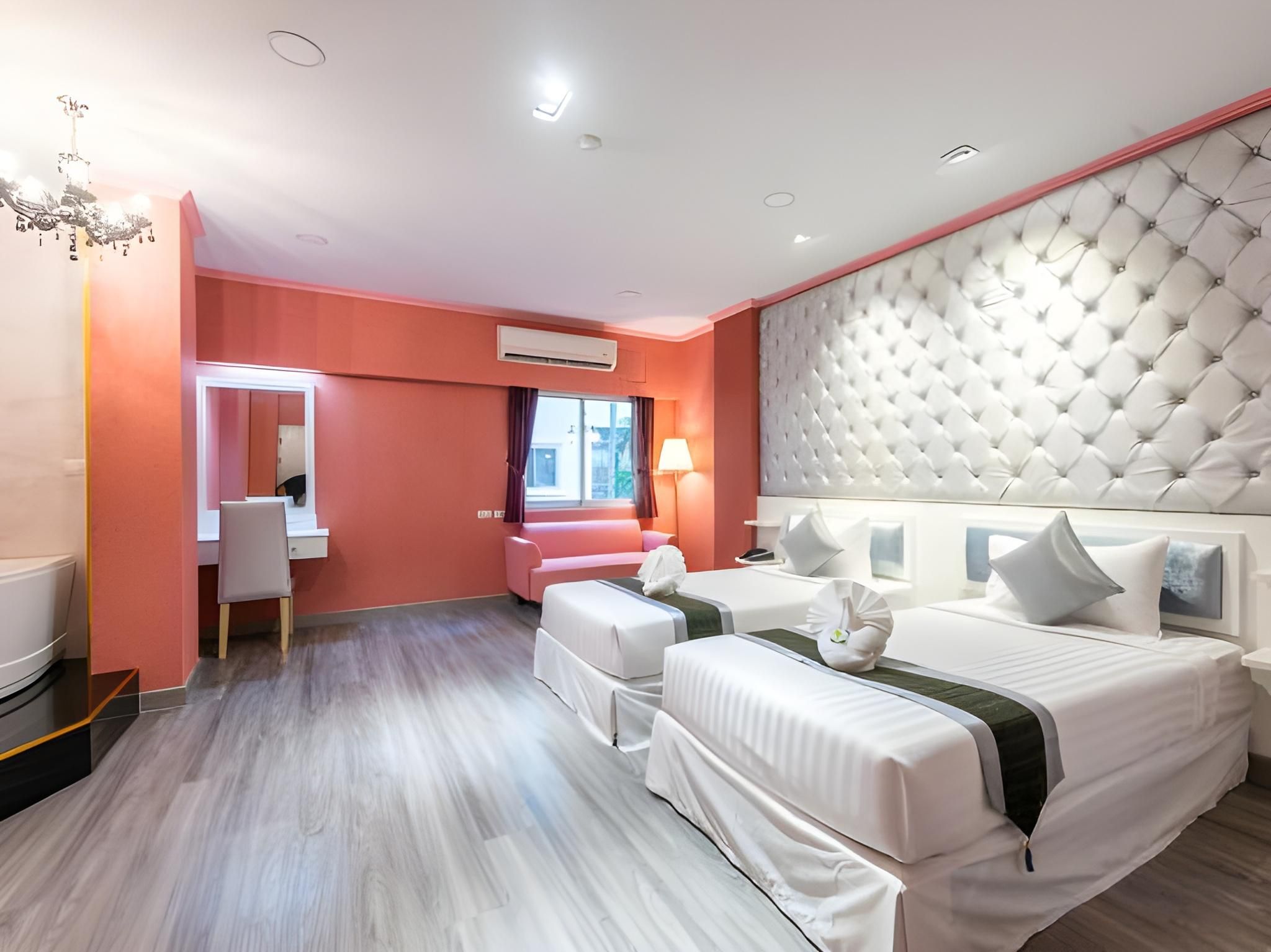 Napheera Royal Tel Junior Suite 2