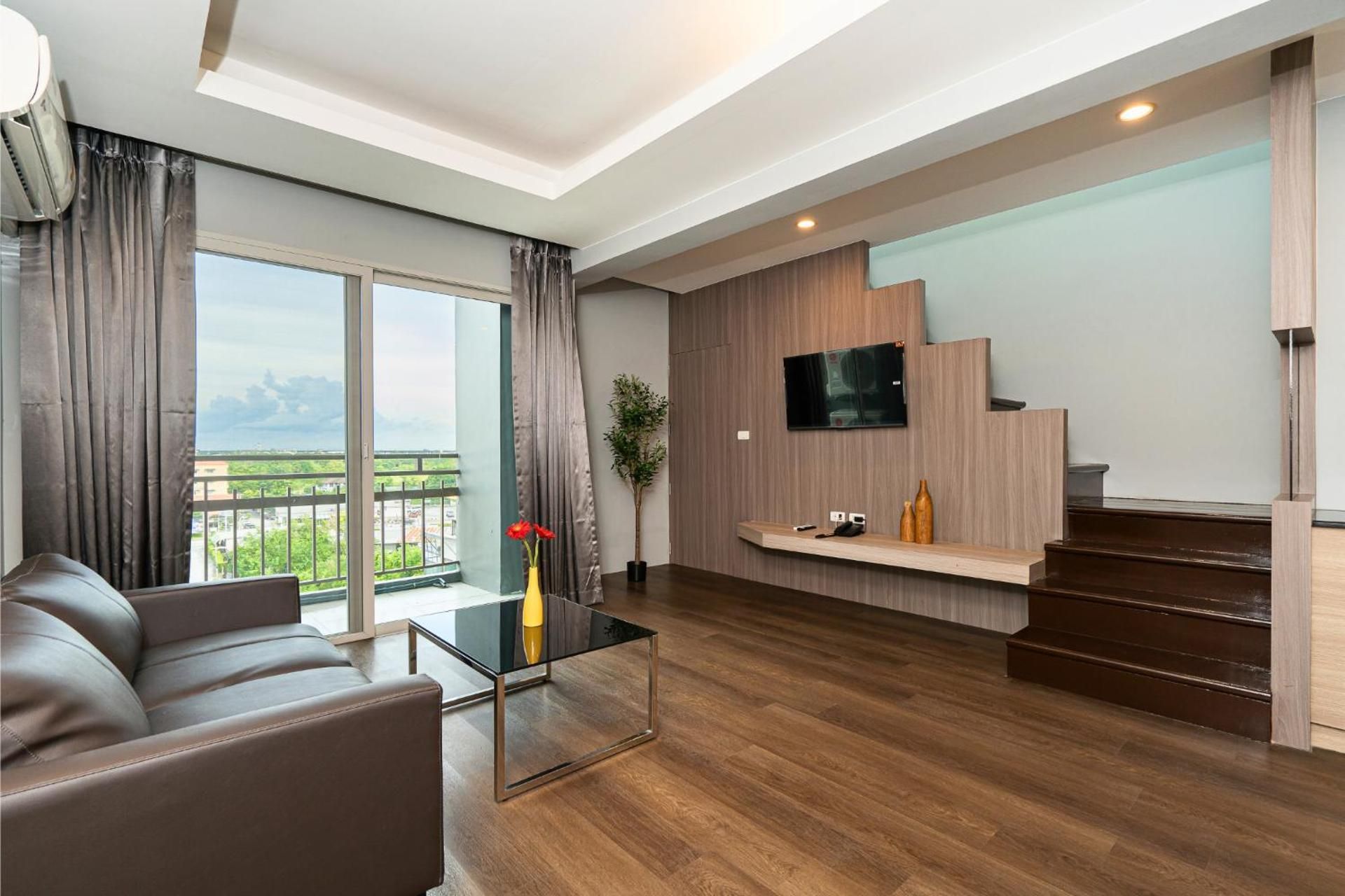 Tisha Hotel Deluxe Suite