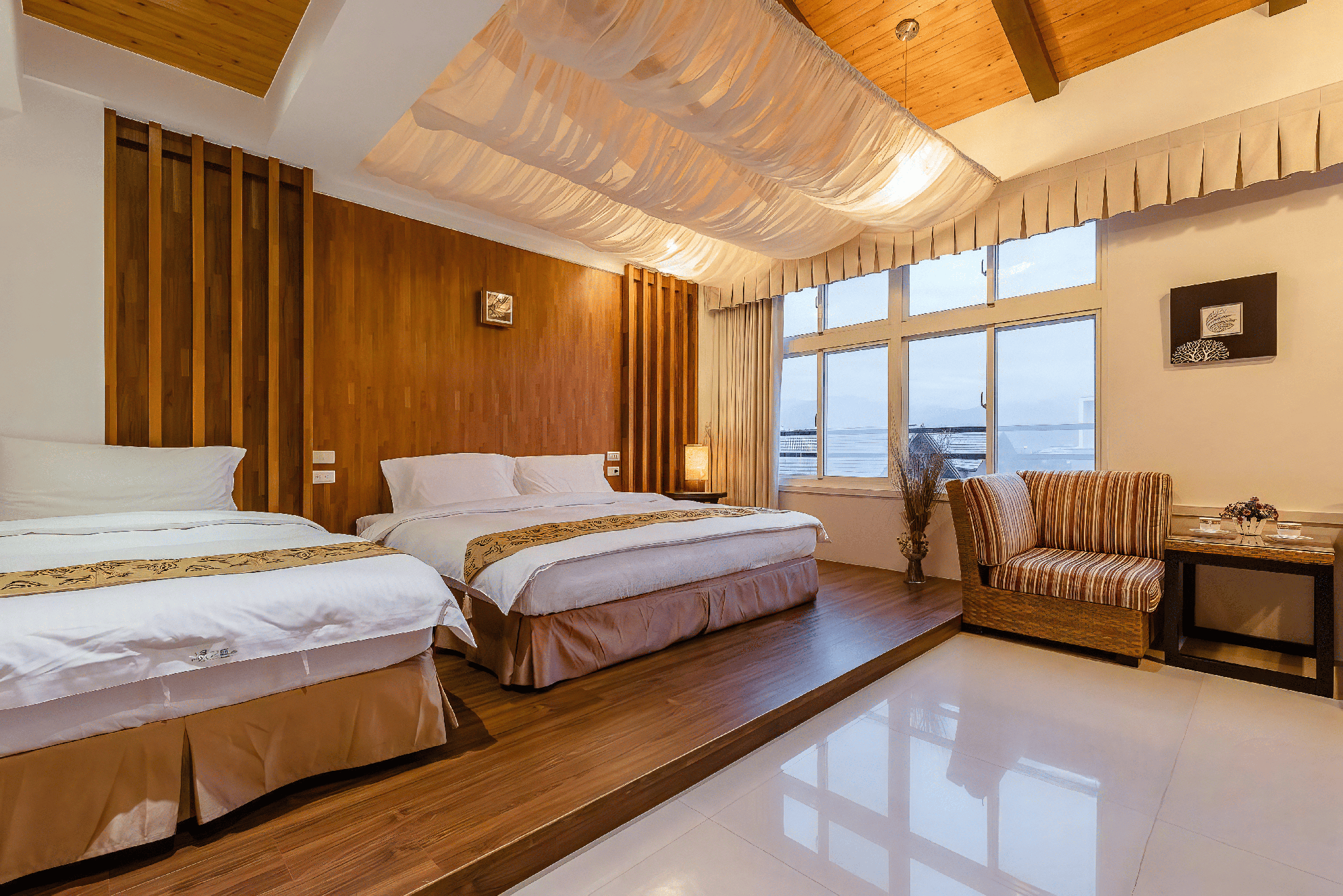 Triple Mountain View Room