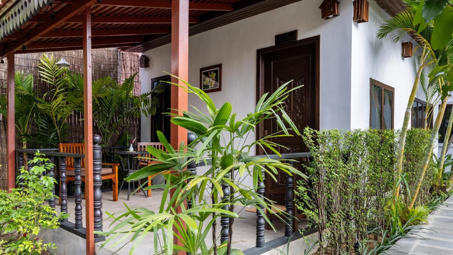 Villa with Garden View