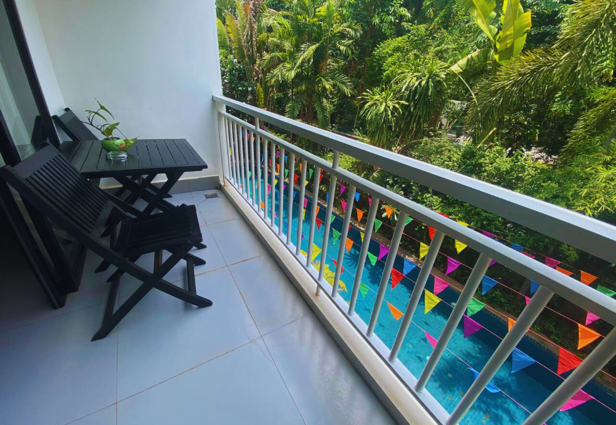 Deluxe King Pool Access