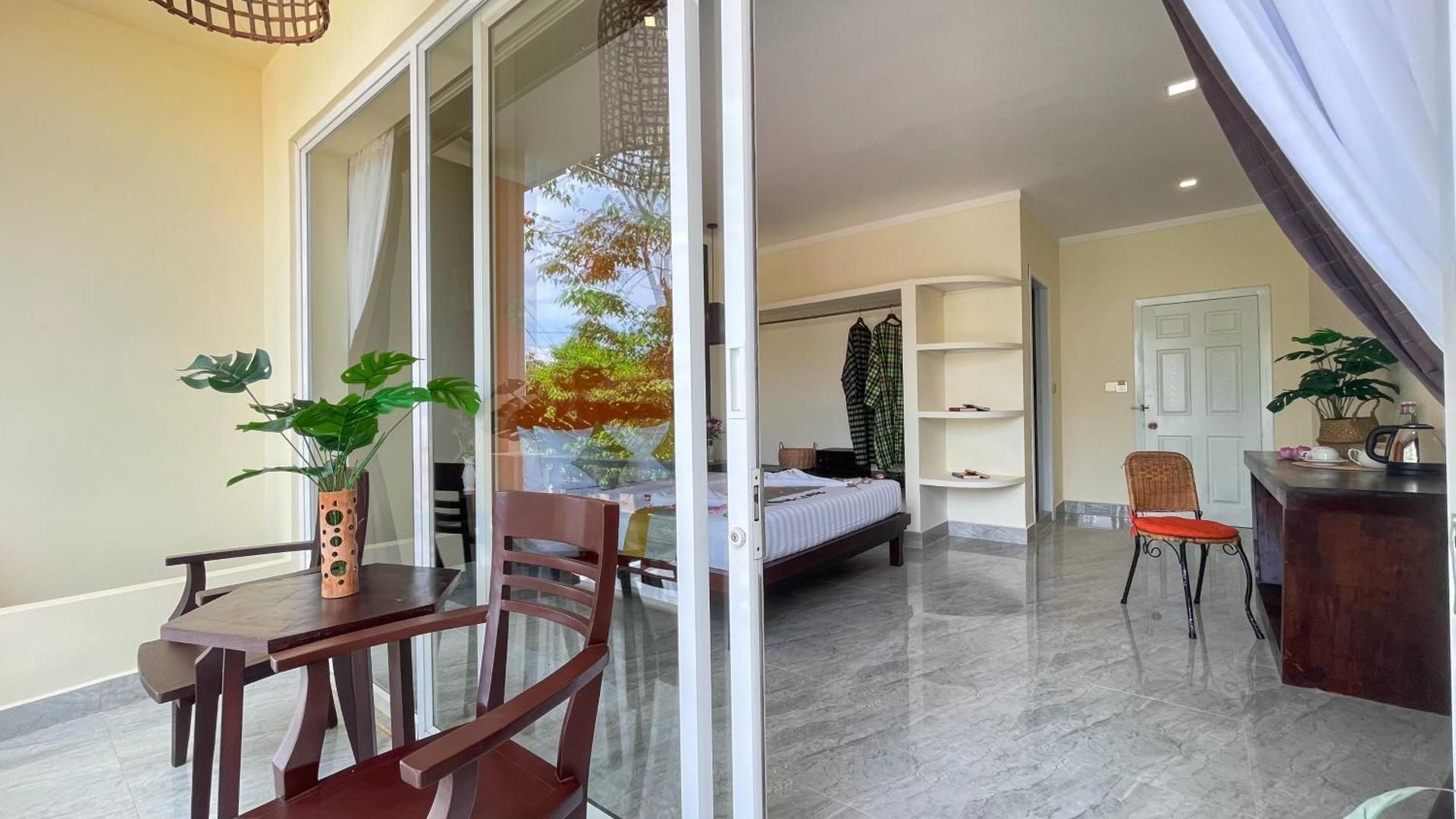 Deluxe Double with Balcony - Free Pick Up