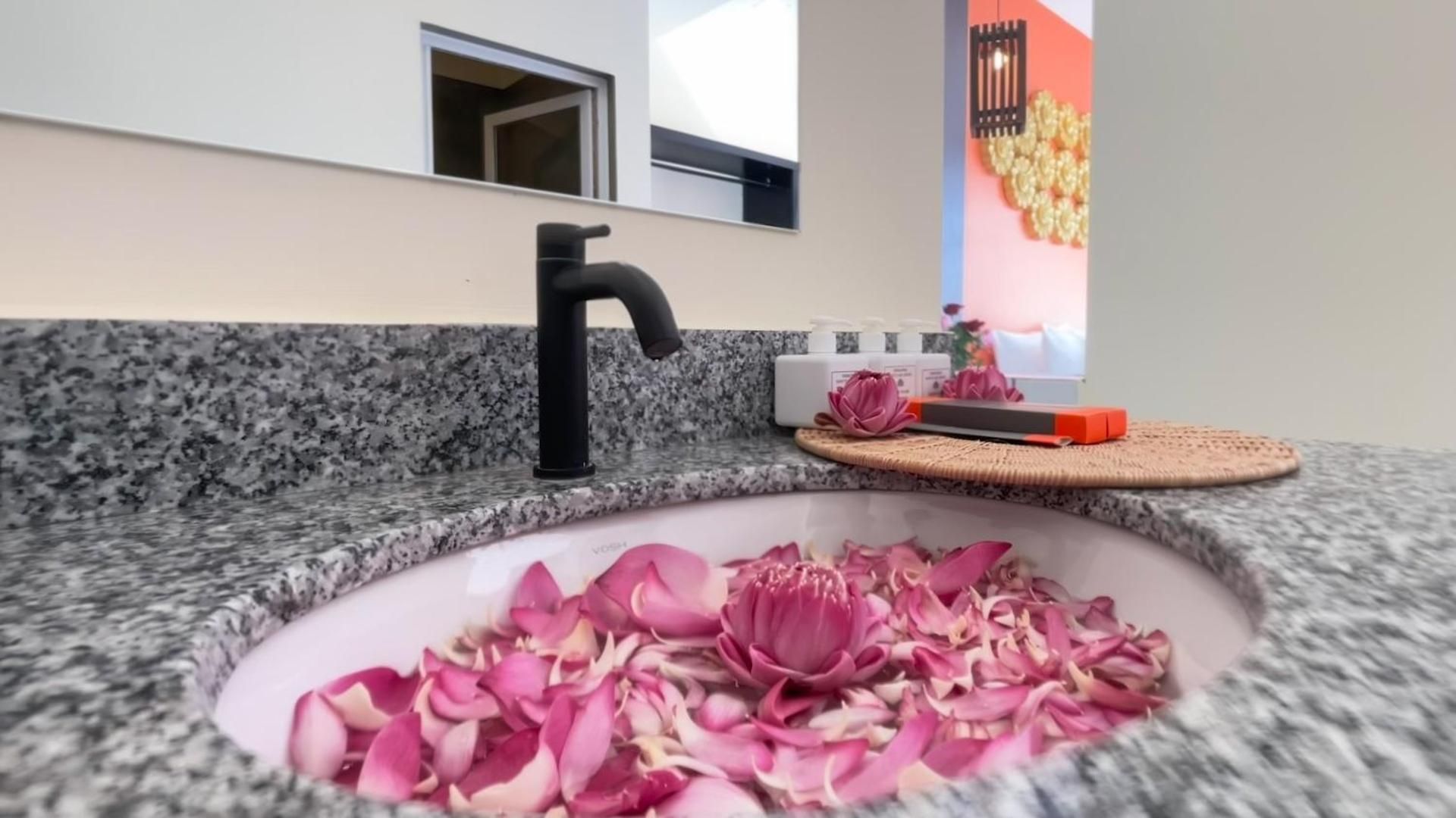 Family Suite with Balcony Pool View - Free Pick Up