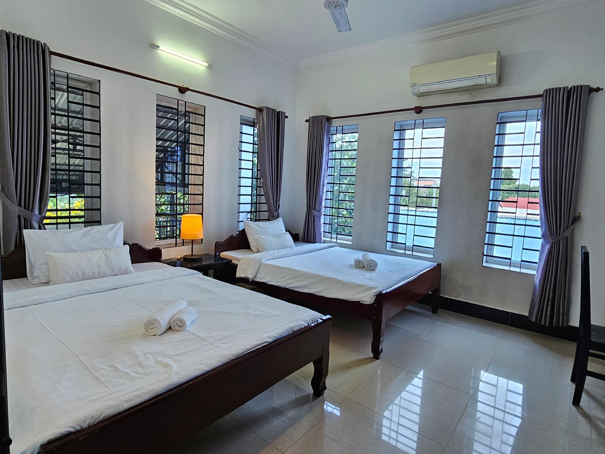 Twin Bed Room