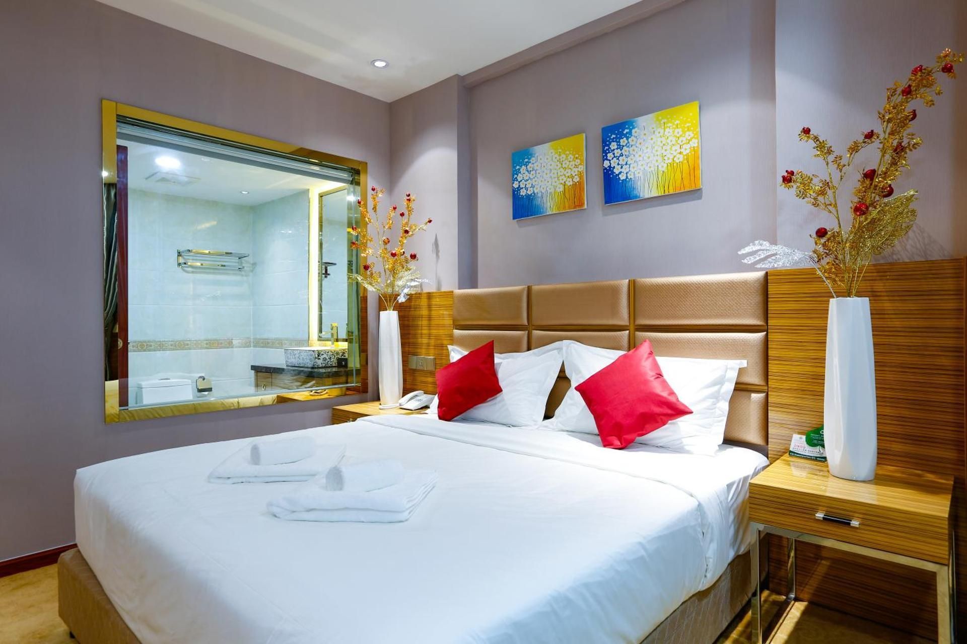 Diamond Pearl Hotel Business King Room 2