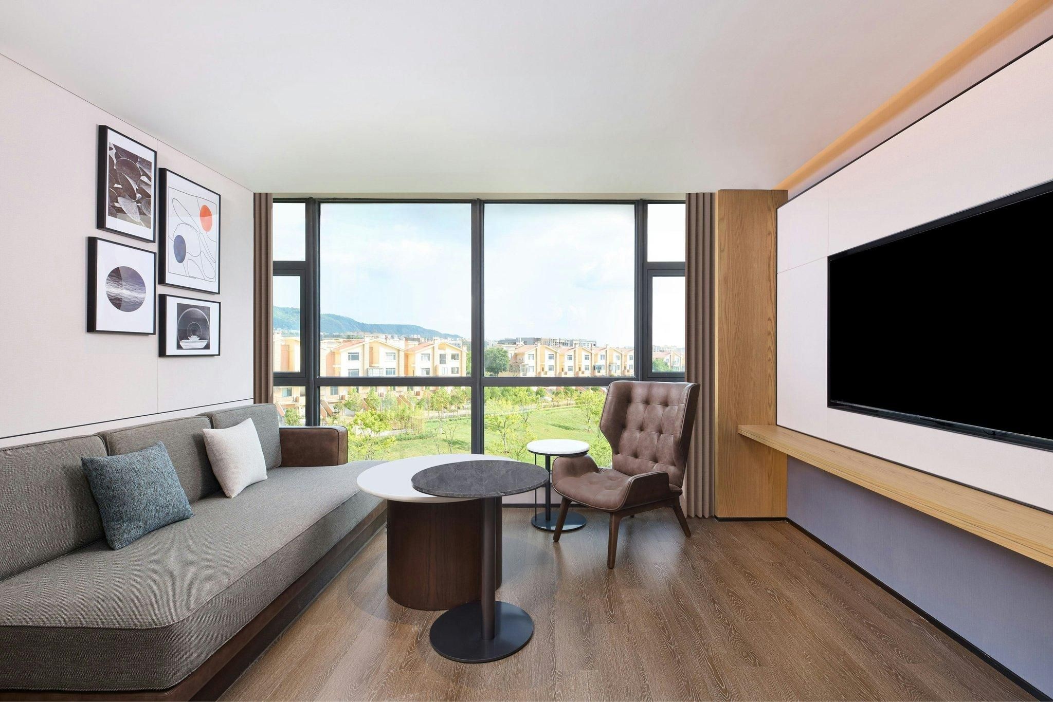 Garden View Suite, Suite, 1 King, Garden view