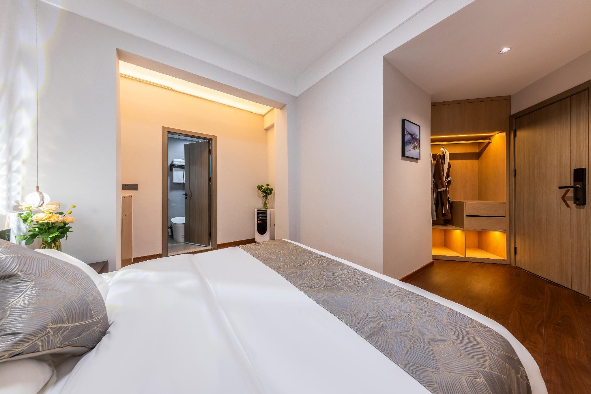 Floral Hotel Jinning Qixi Gongguan Homestay Huazhu - Room With Bed 2