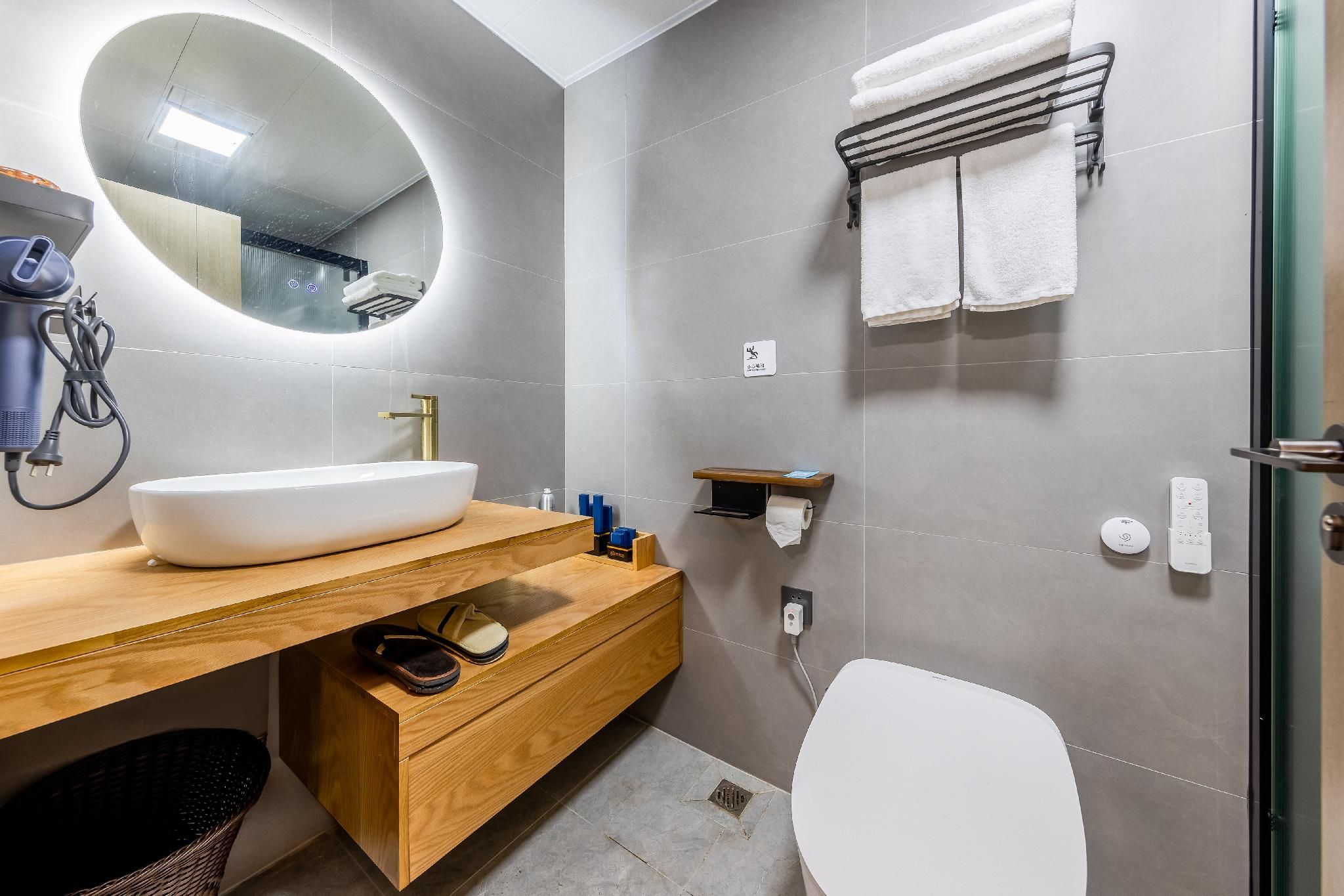 Floral Hotel Jinning Qixi Gongguan Homestay Huazhu - Room With Bed 3