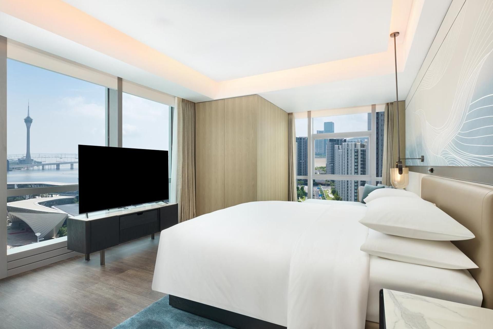 Deluxe King Suite with Ocean View
