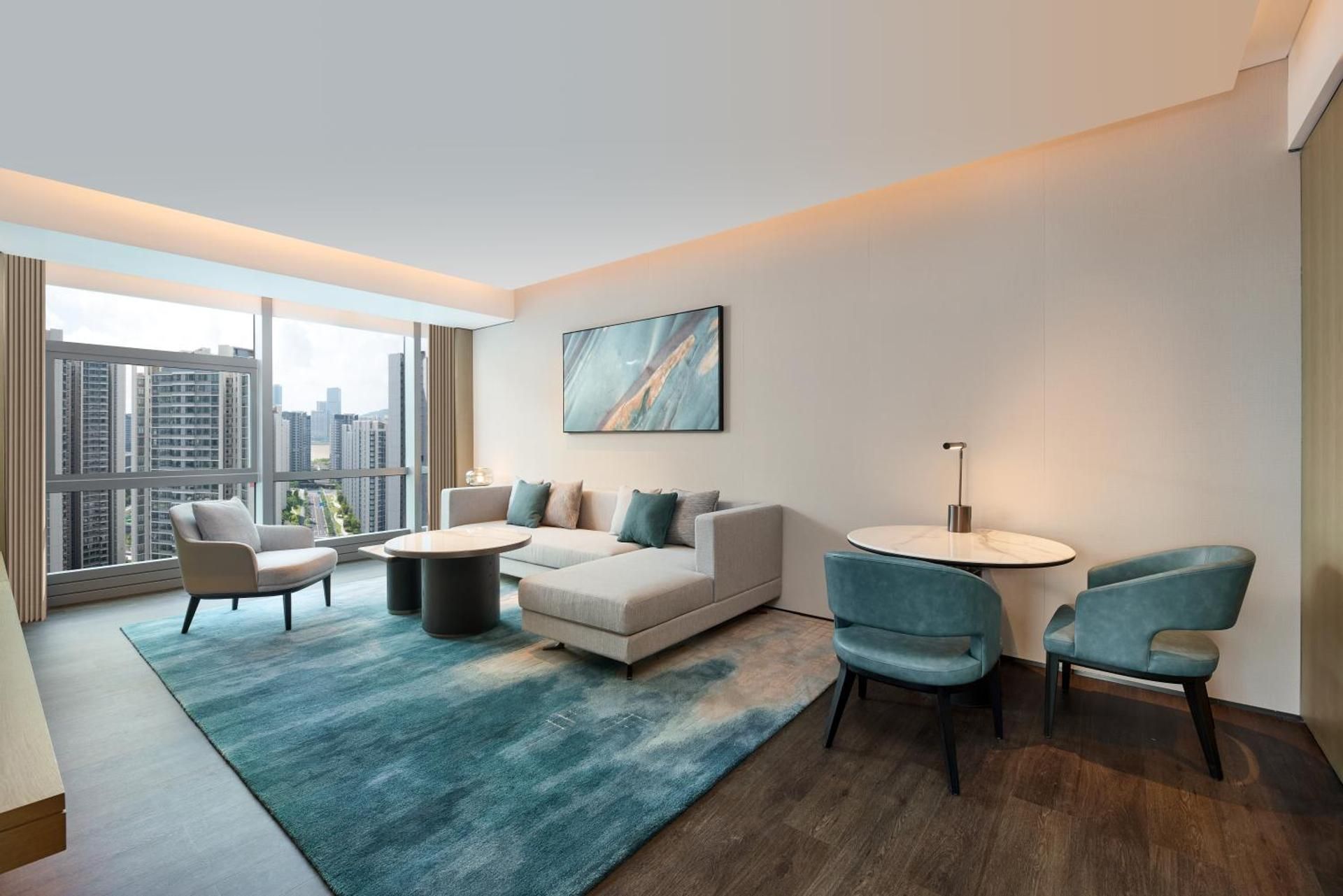 Deluxe King Suite with City View