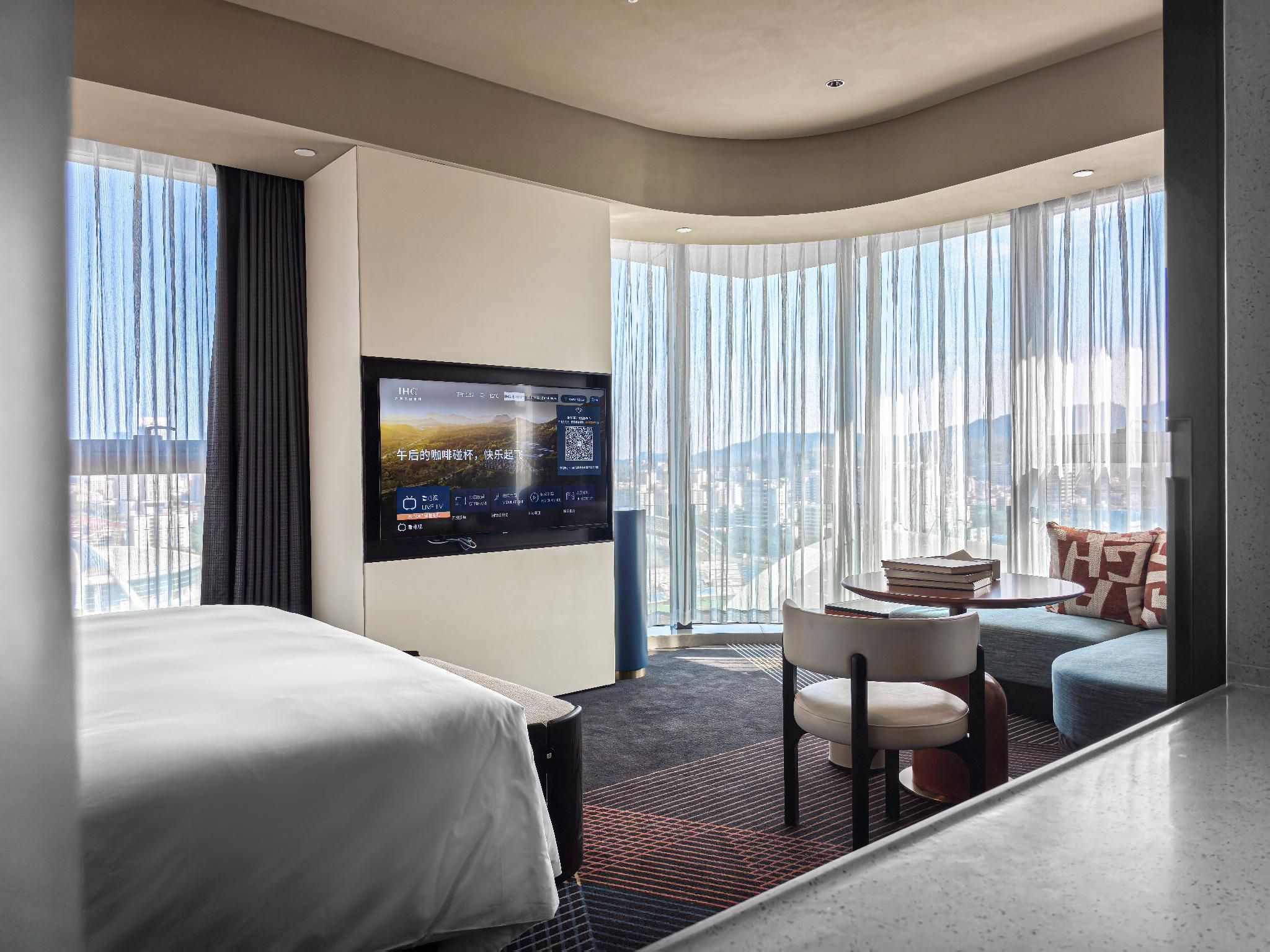 1 King Suite