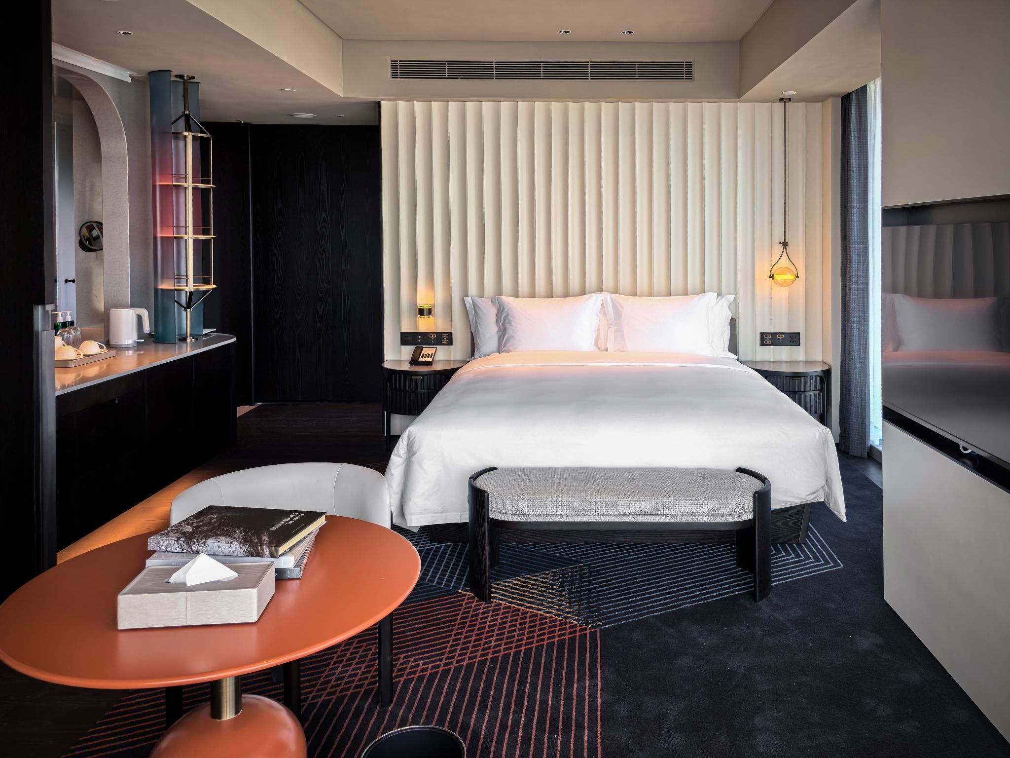 1 King Suite