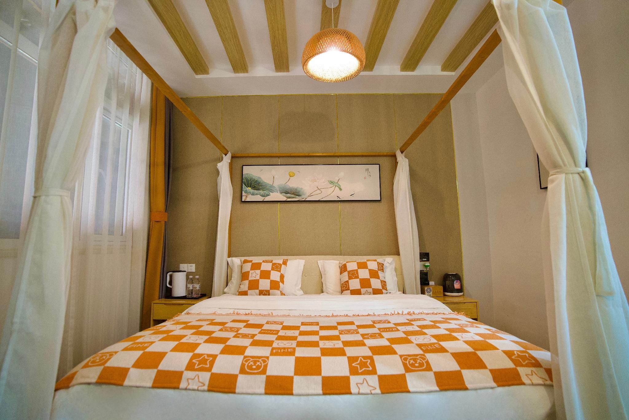 Queen Superior Room