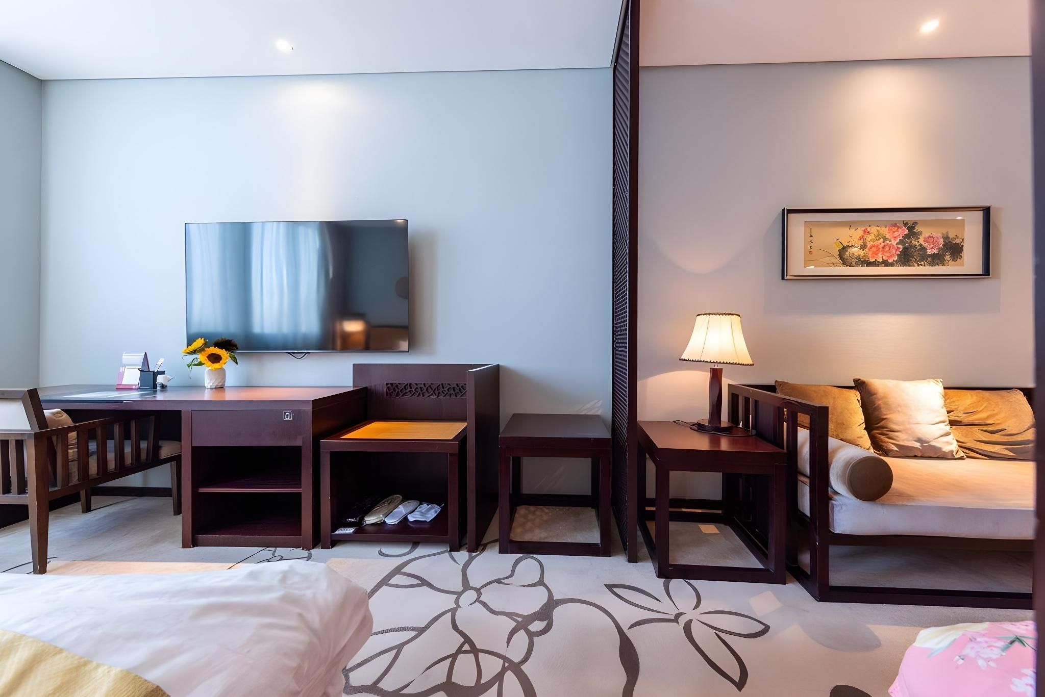 Family Friendly Smart Room (Tv)