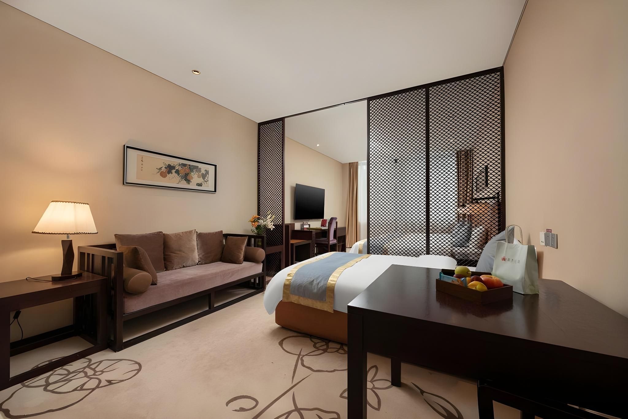 Book Fragrance Family Room (Smart Screen TV + Three Beds)