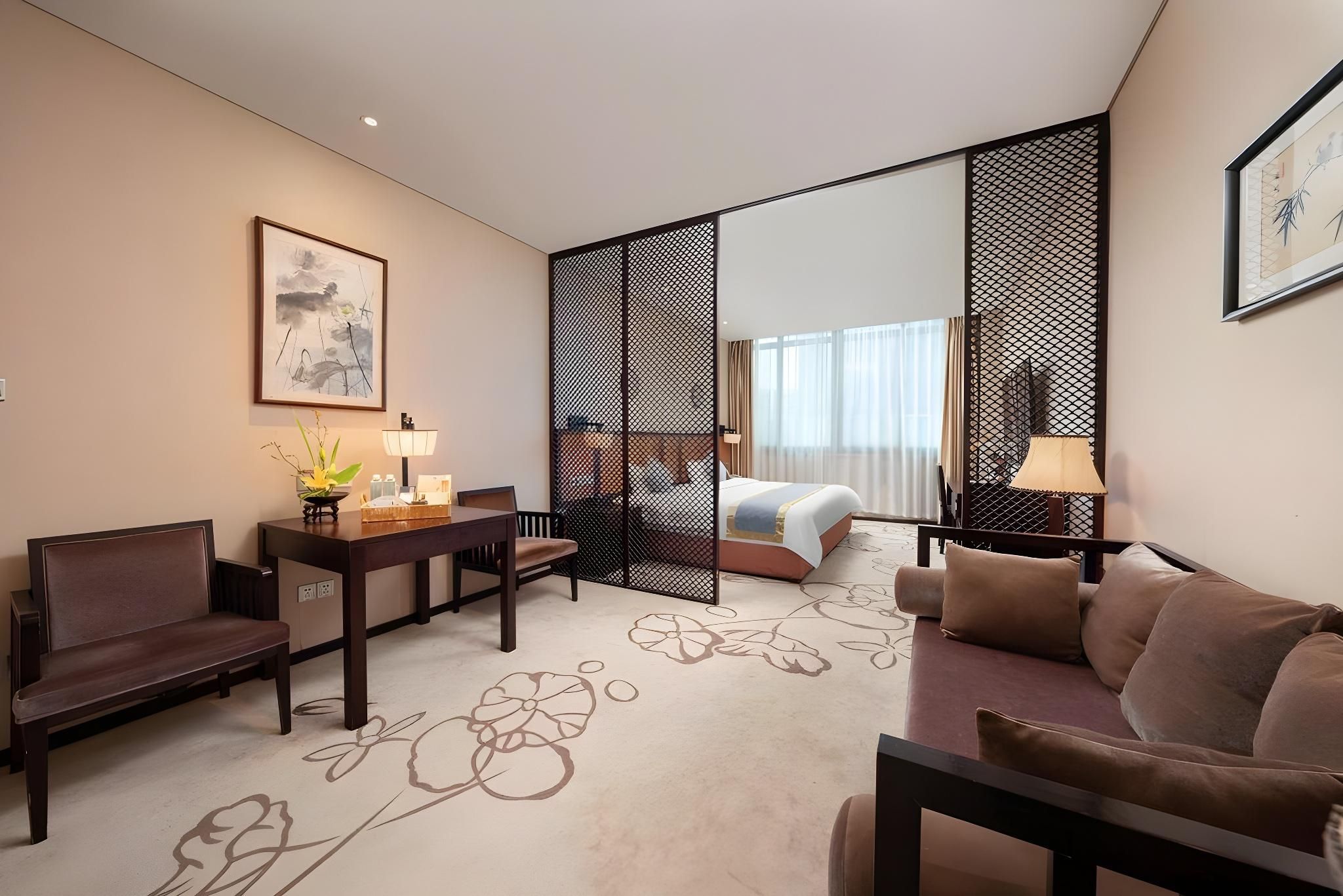 Club King Bed Room