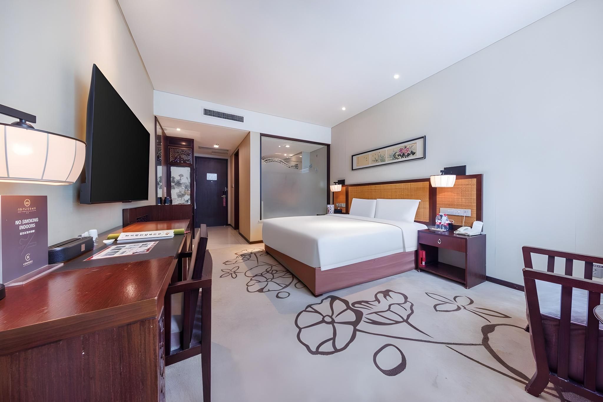 Business Queen Room