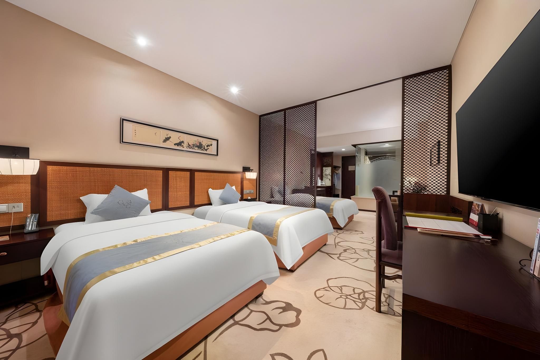 Book Fragrance Family Room (Smart Screen TV + Three Beds)