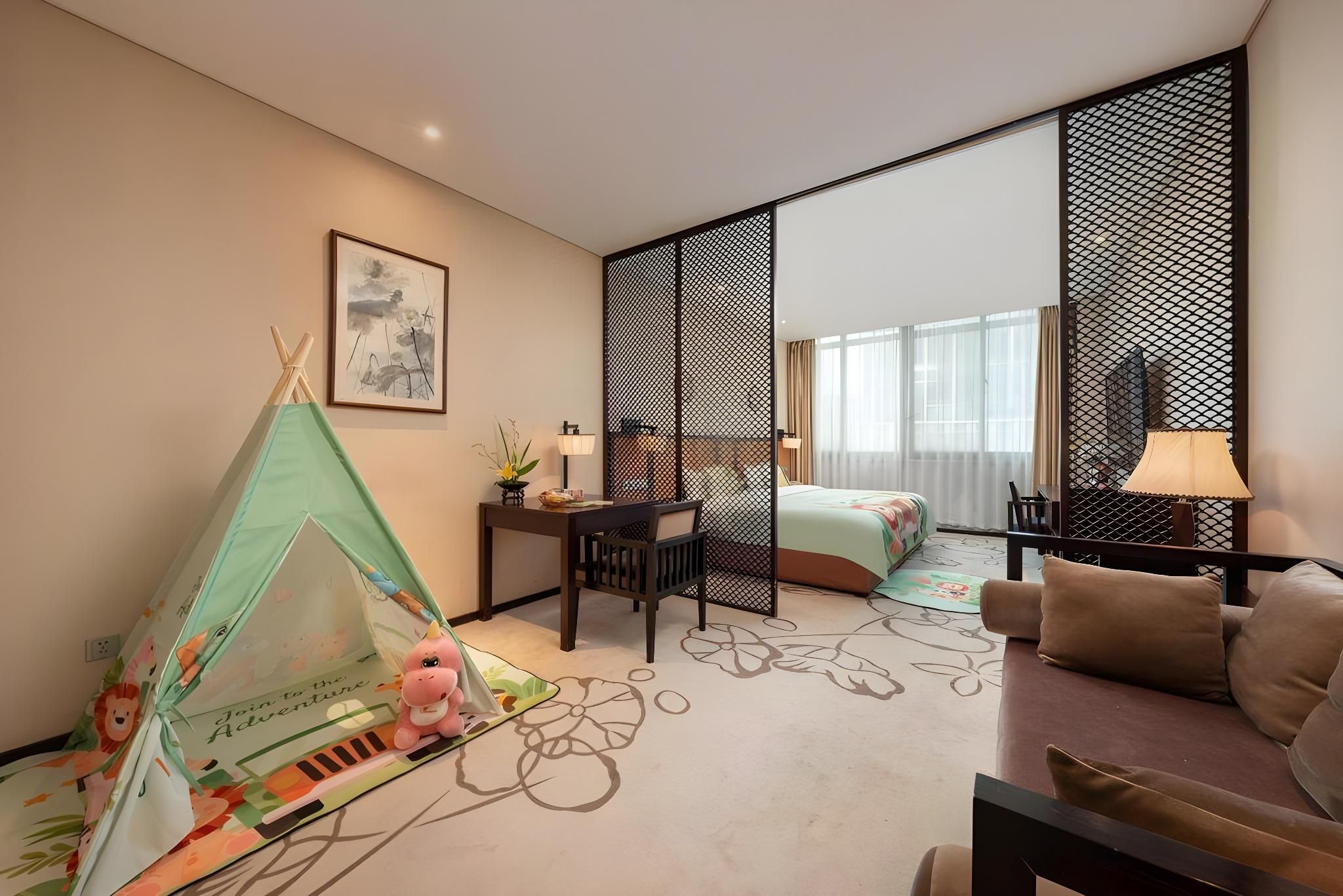 Forest Travel Family Theme Double Bed Room
