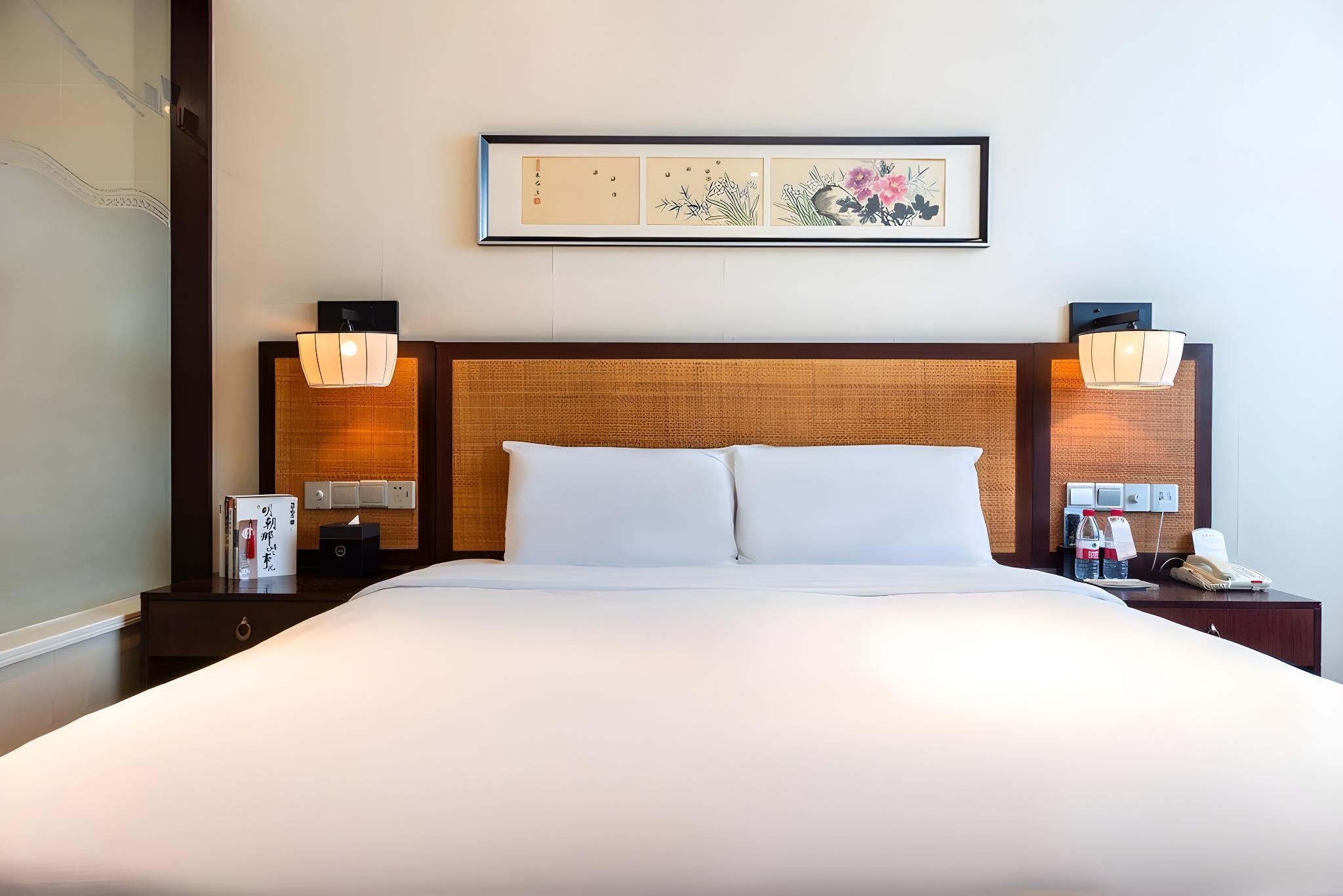 Business Queen Room