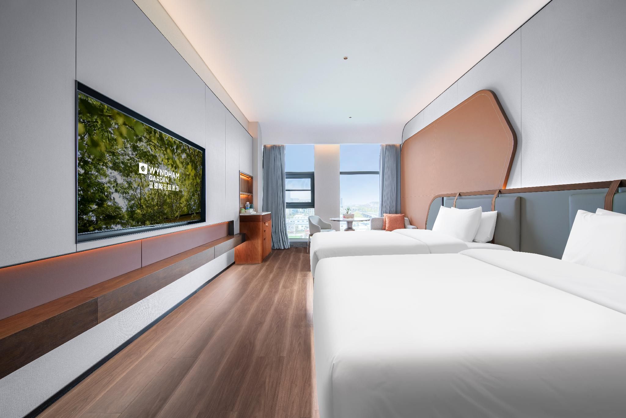 2 Queen Beds, Business Room, Non-Smoking