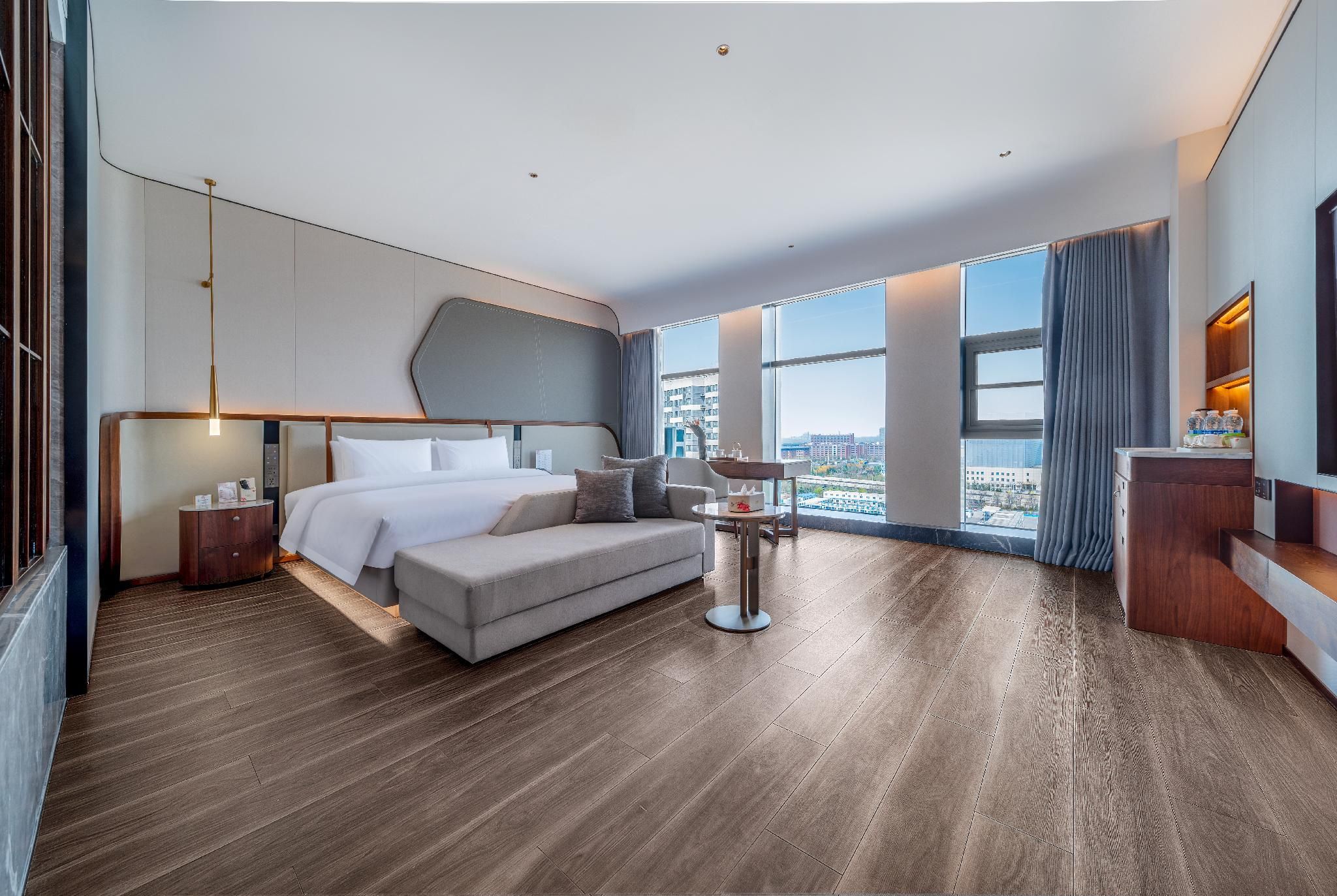 1 King Bed, Deluxe Room, Non-Smoking