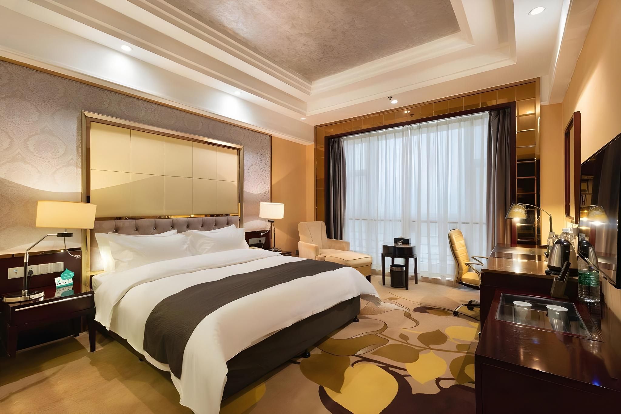Business Queen Room
