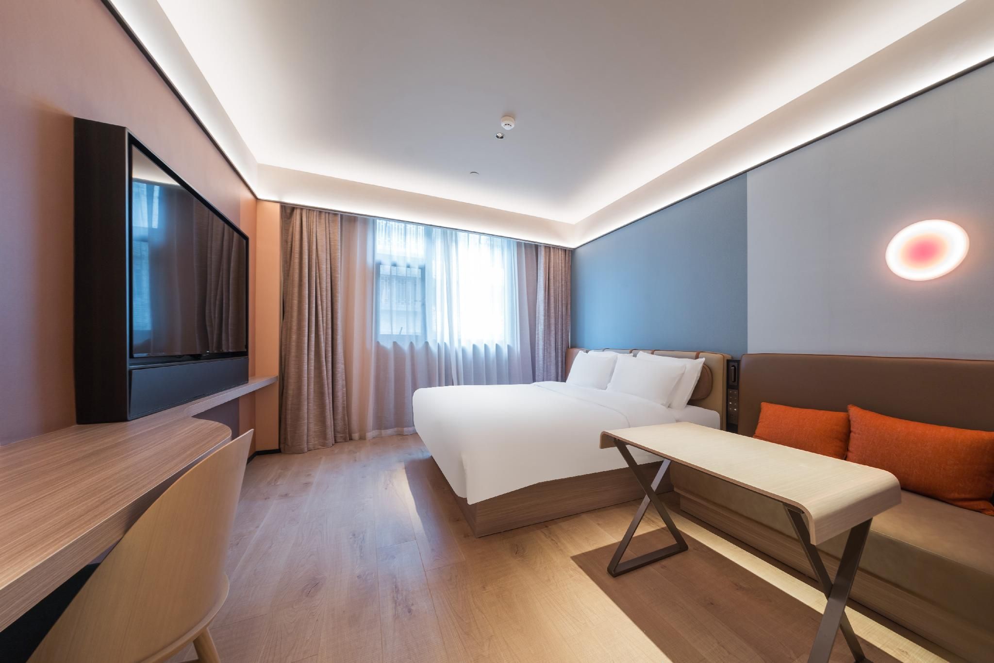 Business Queen Bed Room