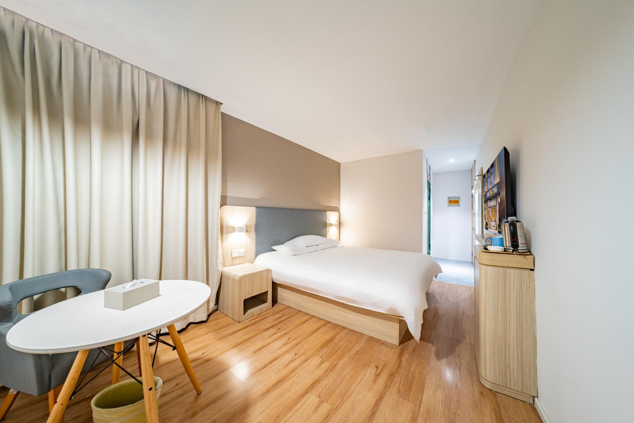 Queen Room with Shower booth