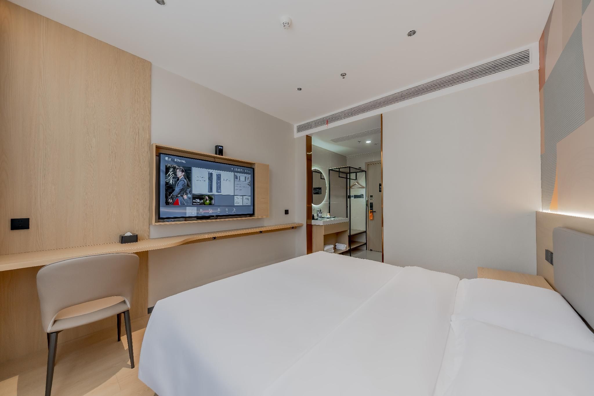 Room with Queen Bed