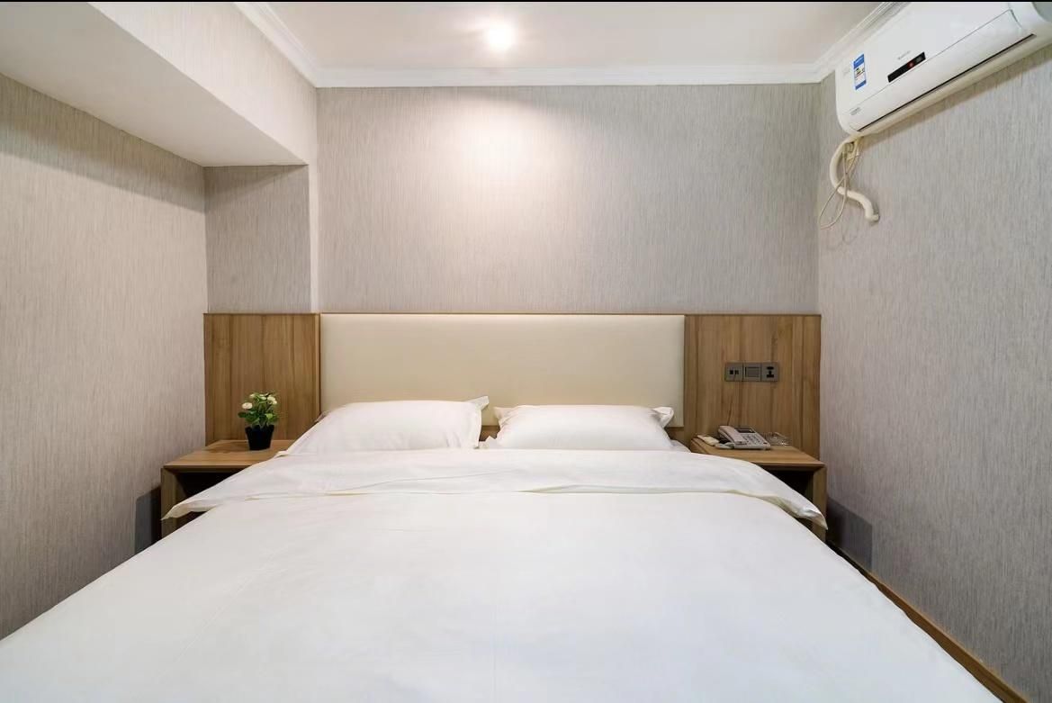 Standard - Queen Room