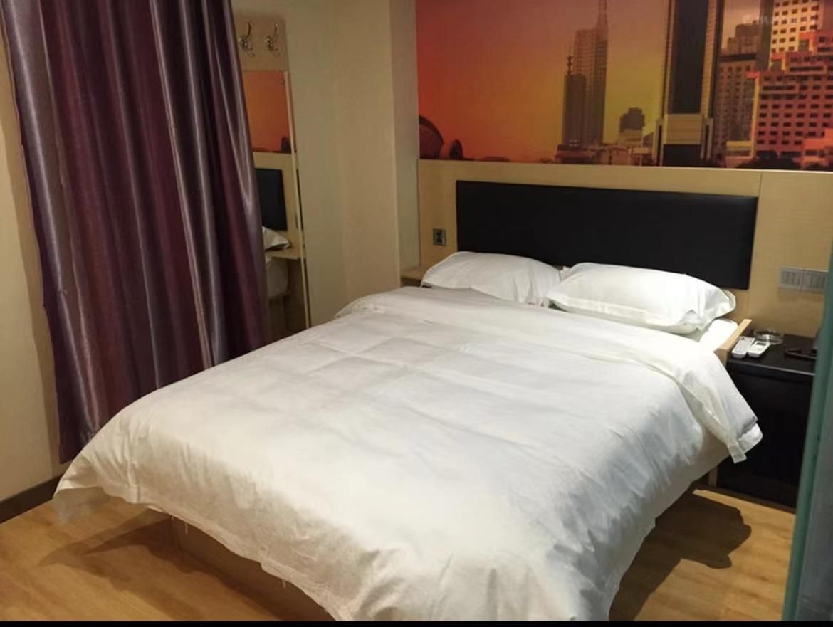 Standard - Queen Room