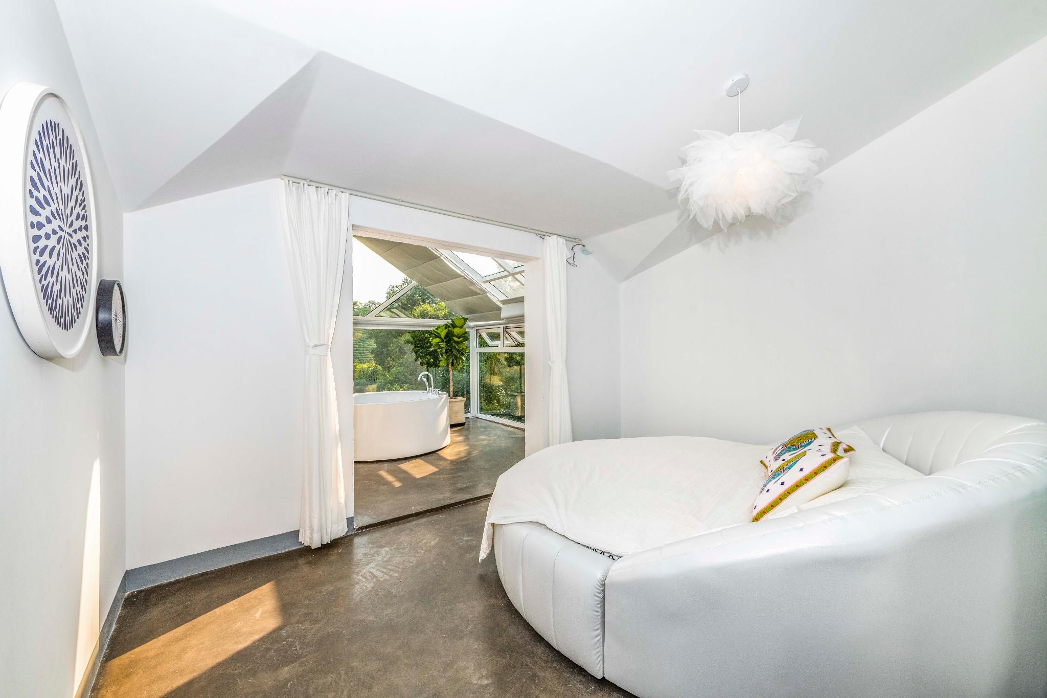 Round Bed Room