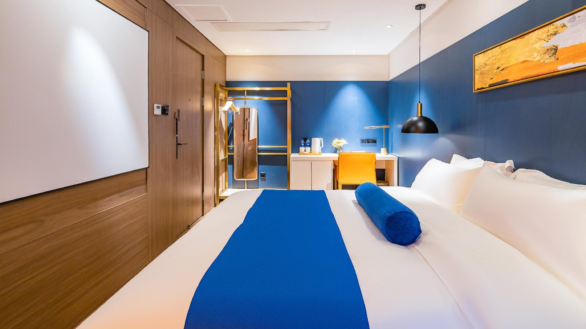 Huazhu - Room With Bed