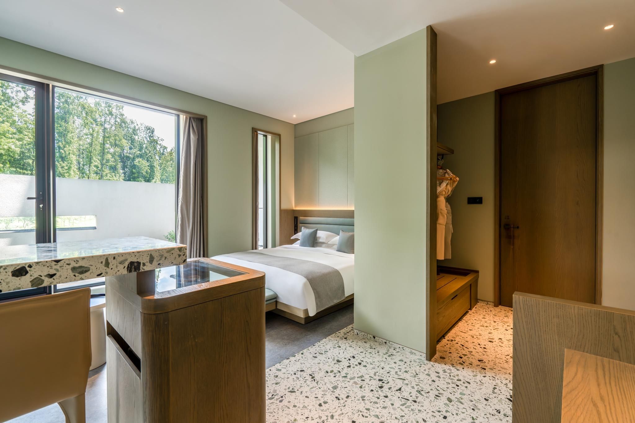Courtyard King Room