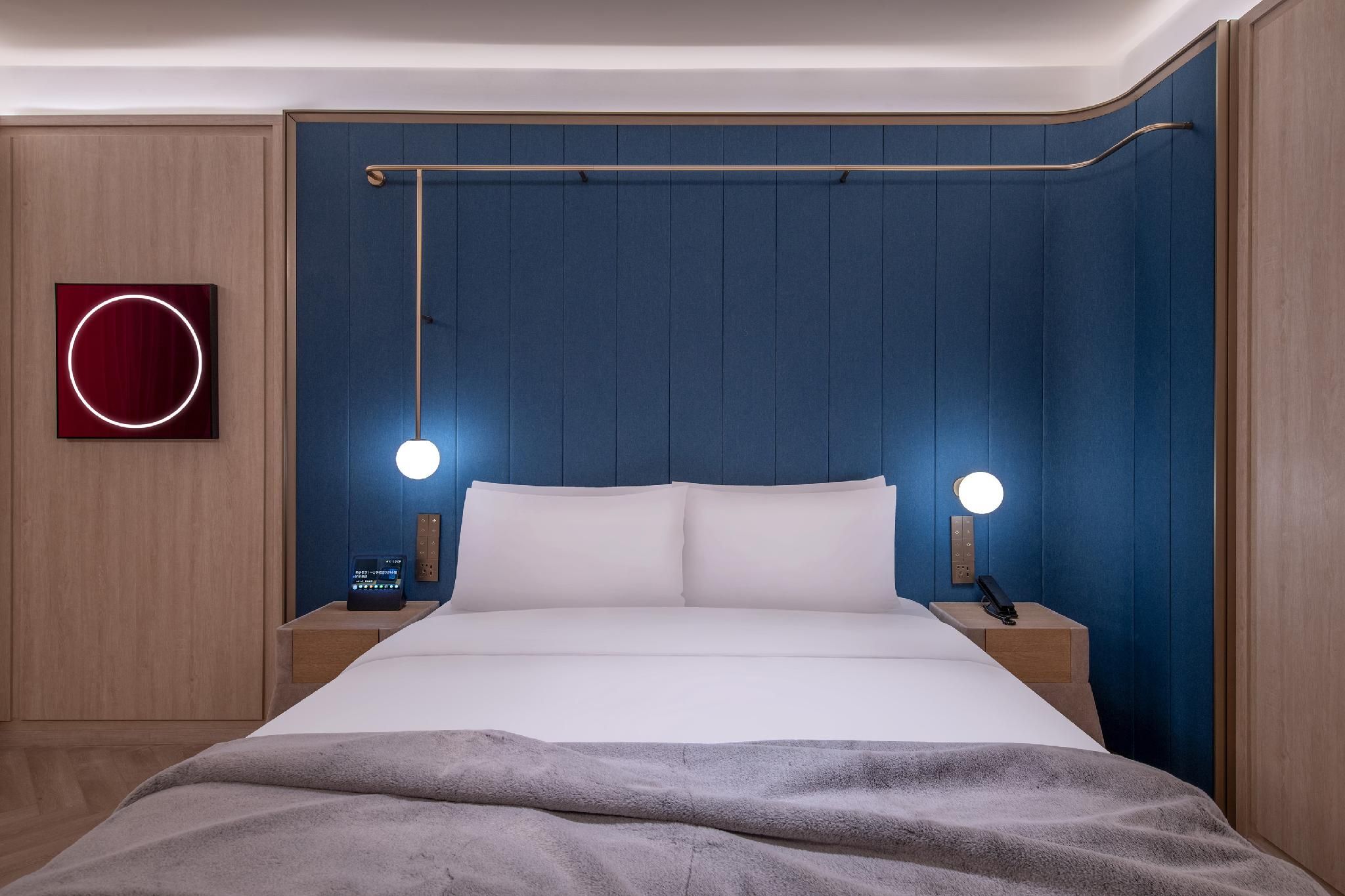 Deluxe Room Queen