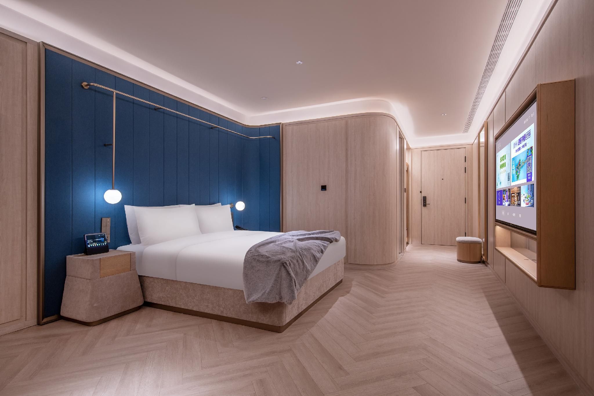 Deluxe Room Queen